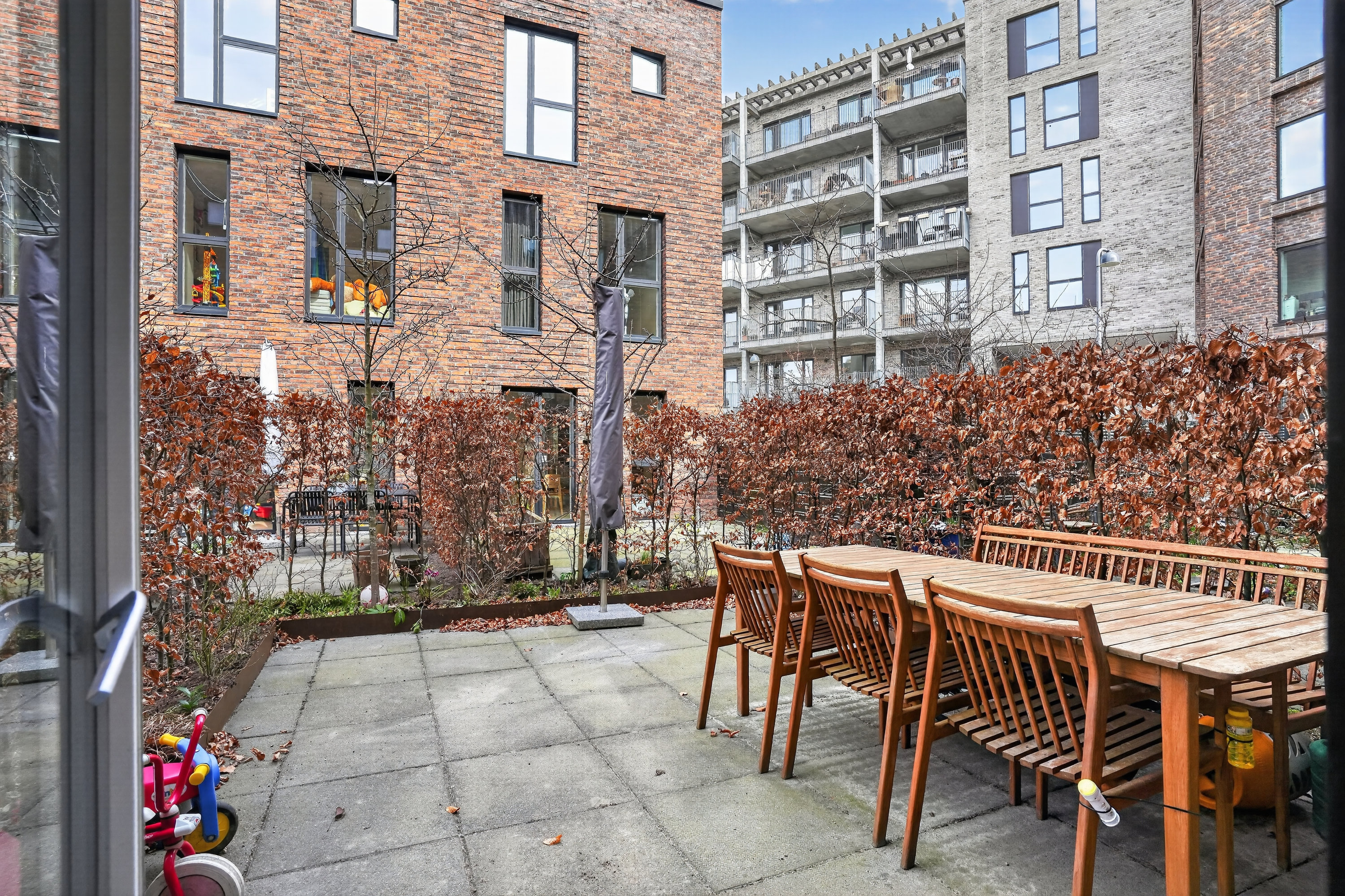 Miniaturebillede 1: terrasse. Billede af Rubinolavej 43, 2500 Valby