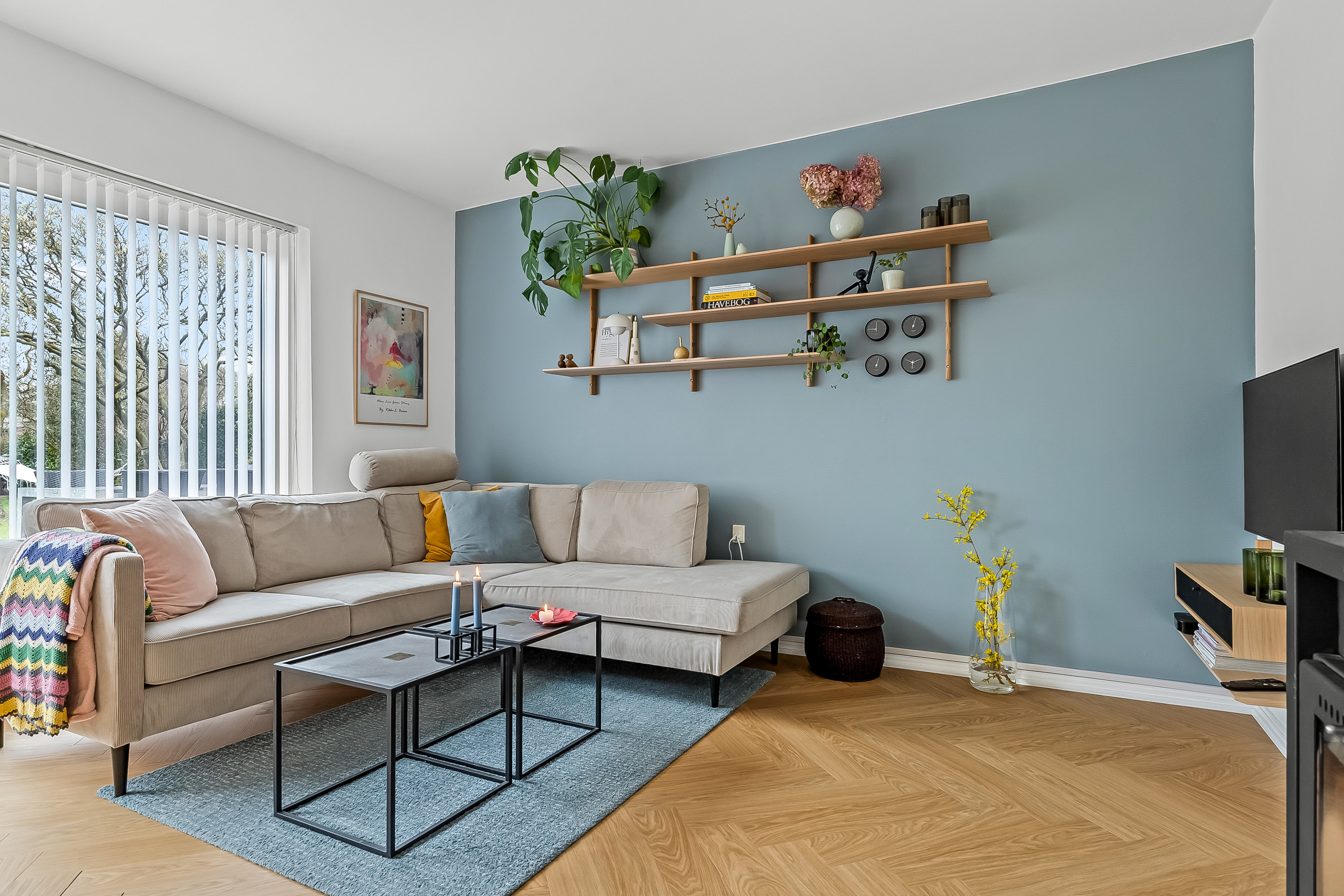 Fremhævet stue billede i fuldskærmstilstand. Billede af Magnoliavej 13, 7100 Vejle