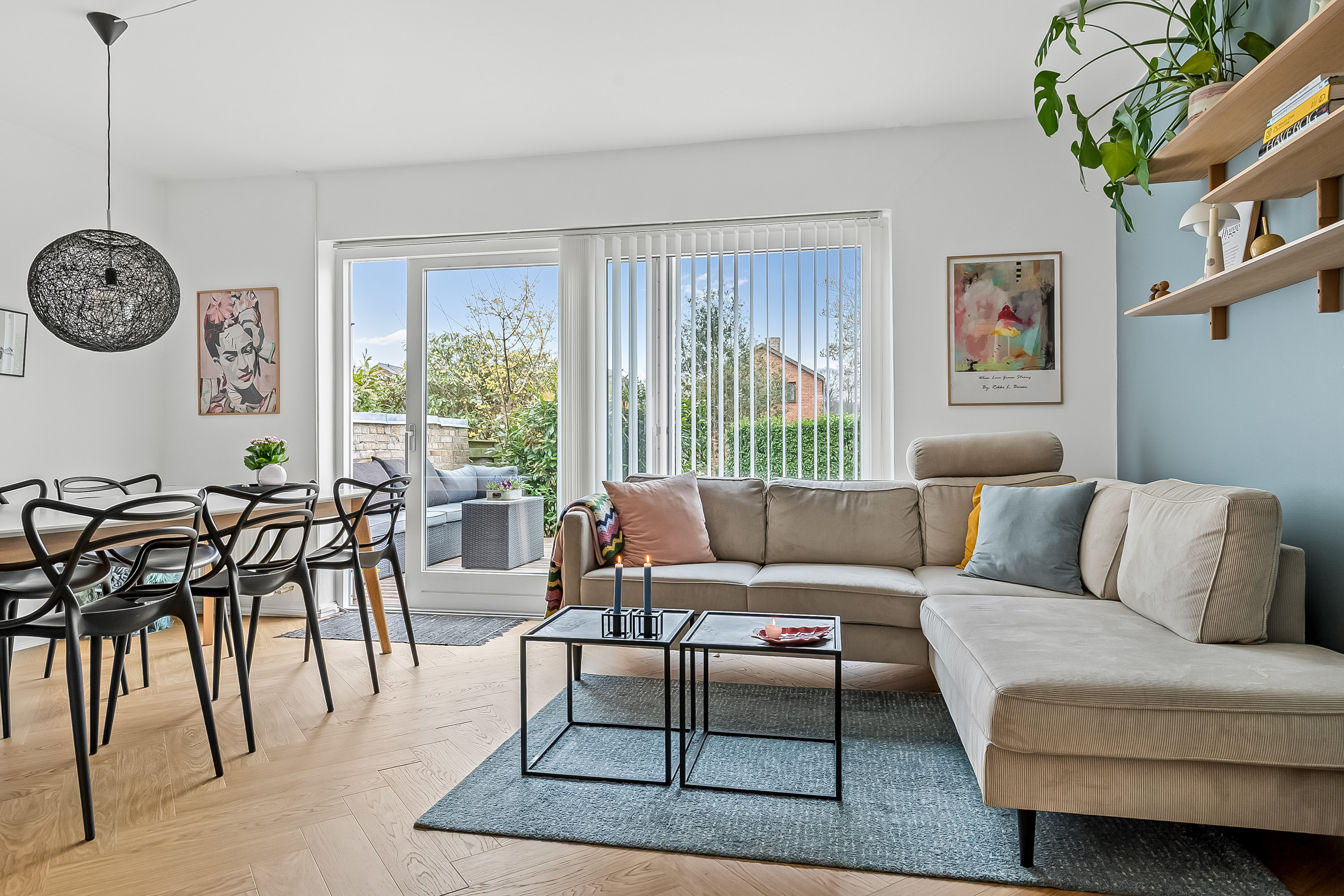 Fremhævet stue billede i fuldskærmstilstand. Billede af Magnoliavej 13, 7100 Vejle