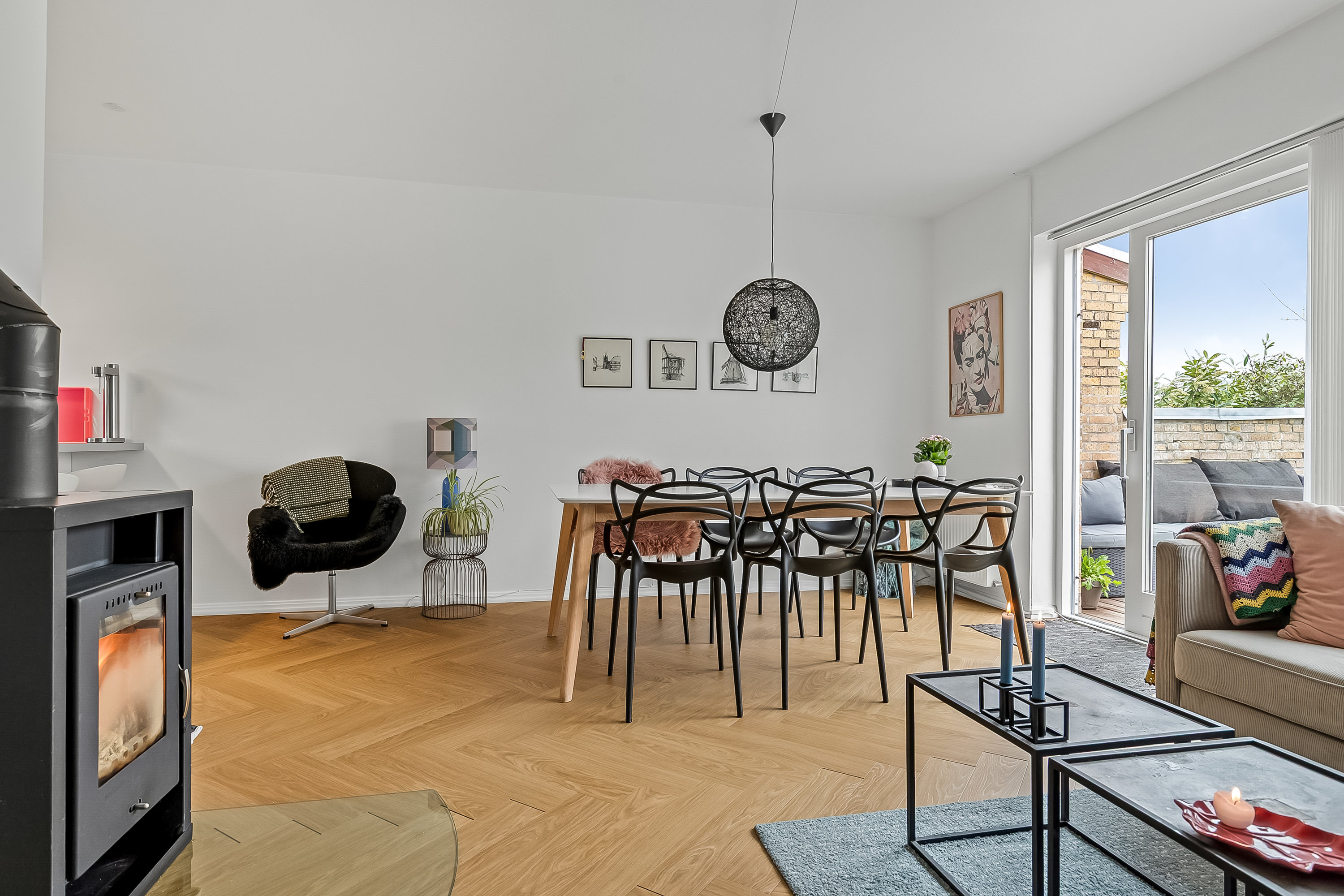 Fremhævet stue billede i fuldskærmstilstand. Billede af Magnoliavej 13, 7100 Vejle