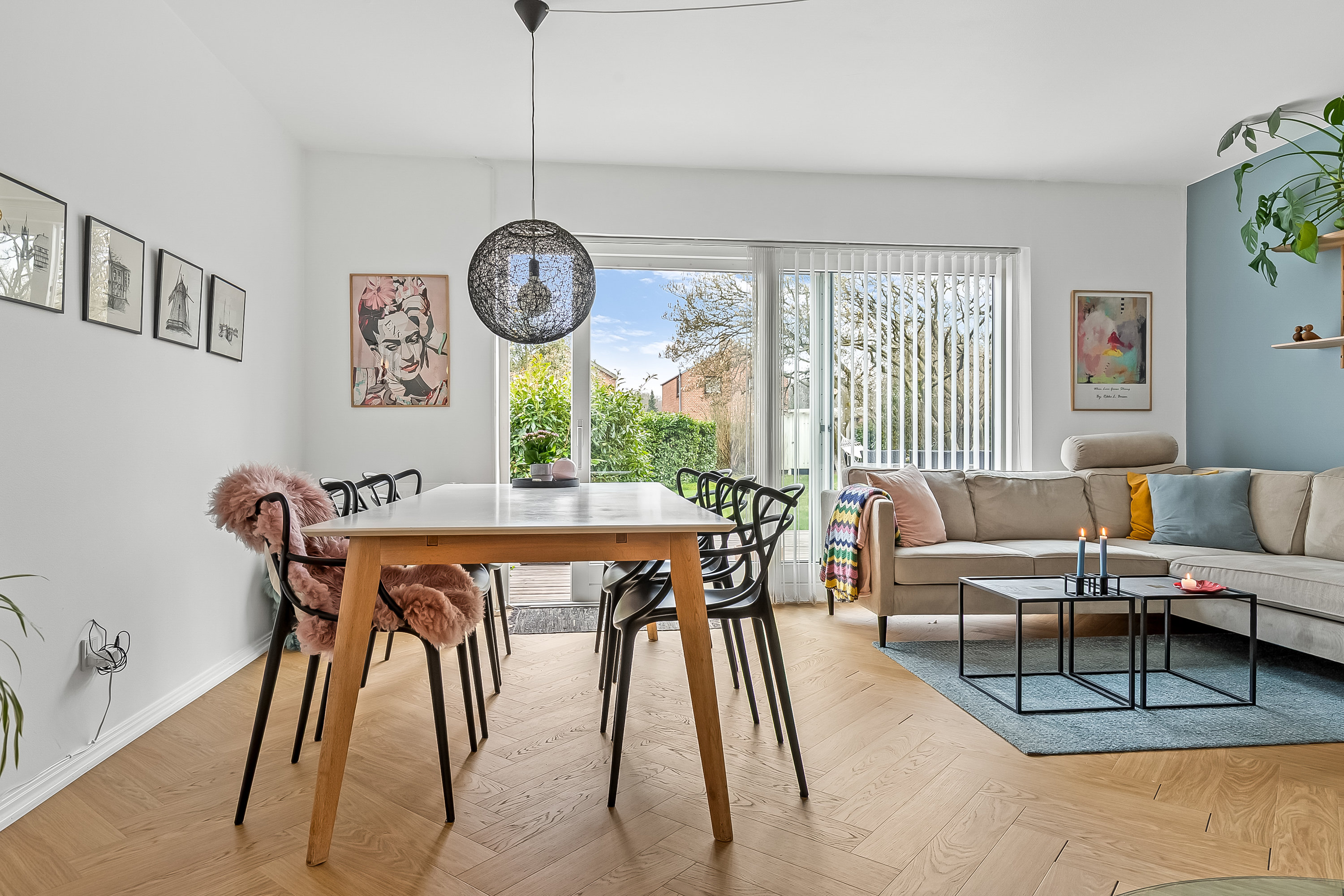 Fremhævet stue billede i fuldskærmstilstand. Billede af Magnoliavej 13, 7100 Vejle