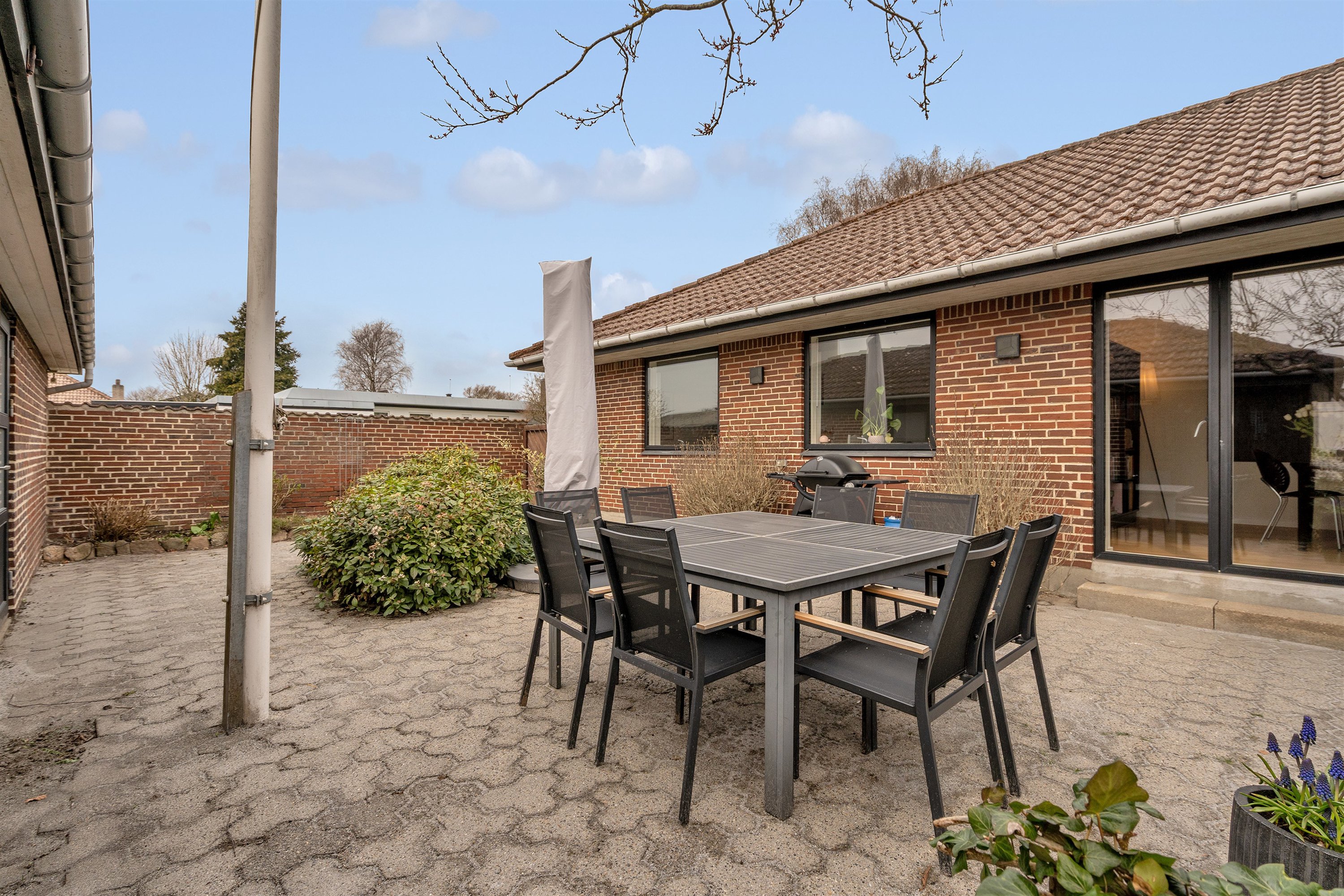 Fremhævet terrasse billede i fuldskærmstilstand. Billede af Skovbakken 31, 6715 Esbjerg N