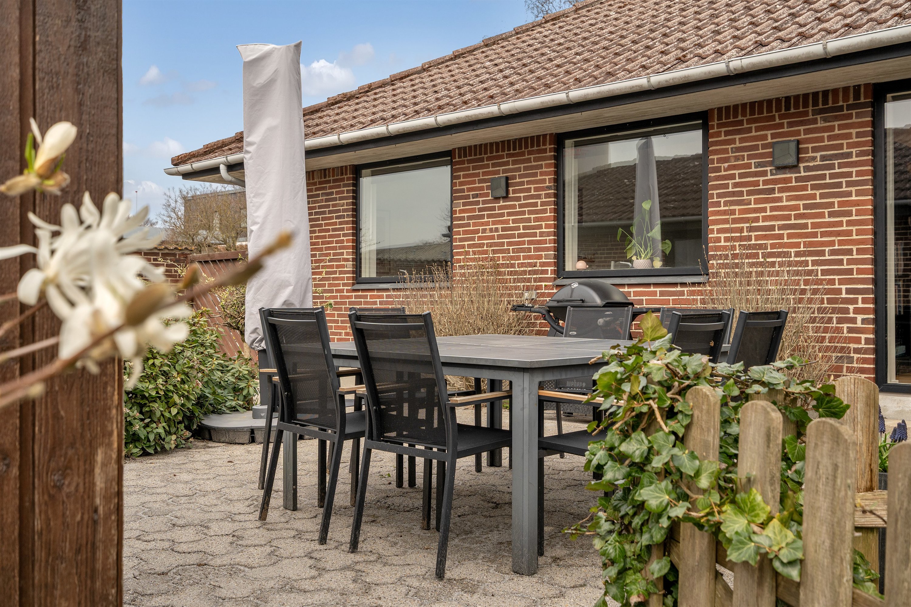 Fremhævet terrasse billede i fuldskærmstilstand. Billede af Skovbakken 31, 6715 Esbjerg N