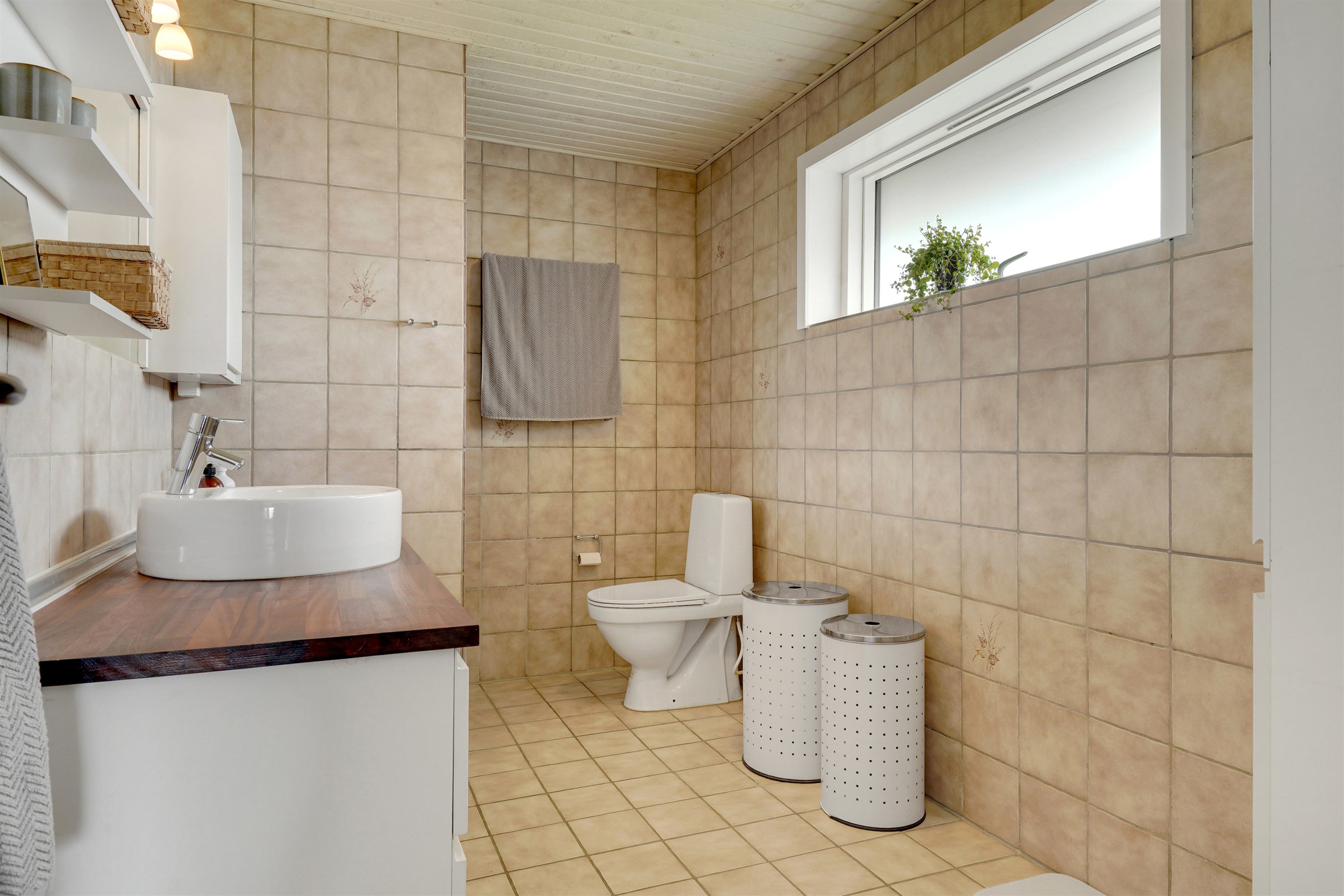 Fremhævet badeværelse billede i fuldskærmstilstand. Billede af Skovbakken 31, 6715 Esbjerg N