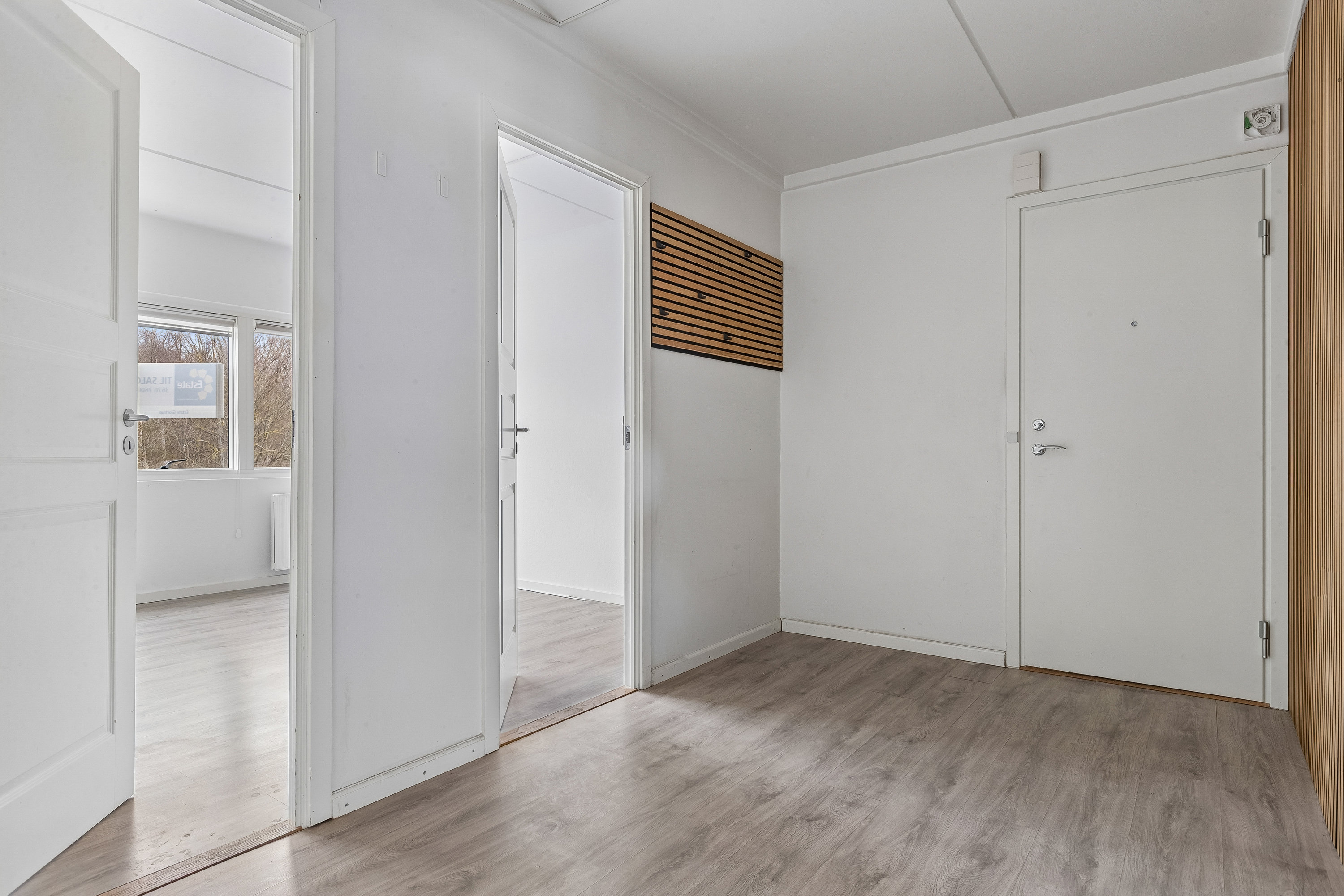 Fremhævet gang billede i fuldskærmstilstand. Billede af Topperne 30, 2. 21., 2620 Albertslund