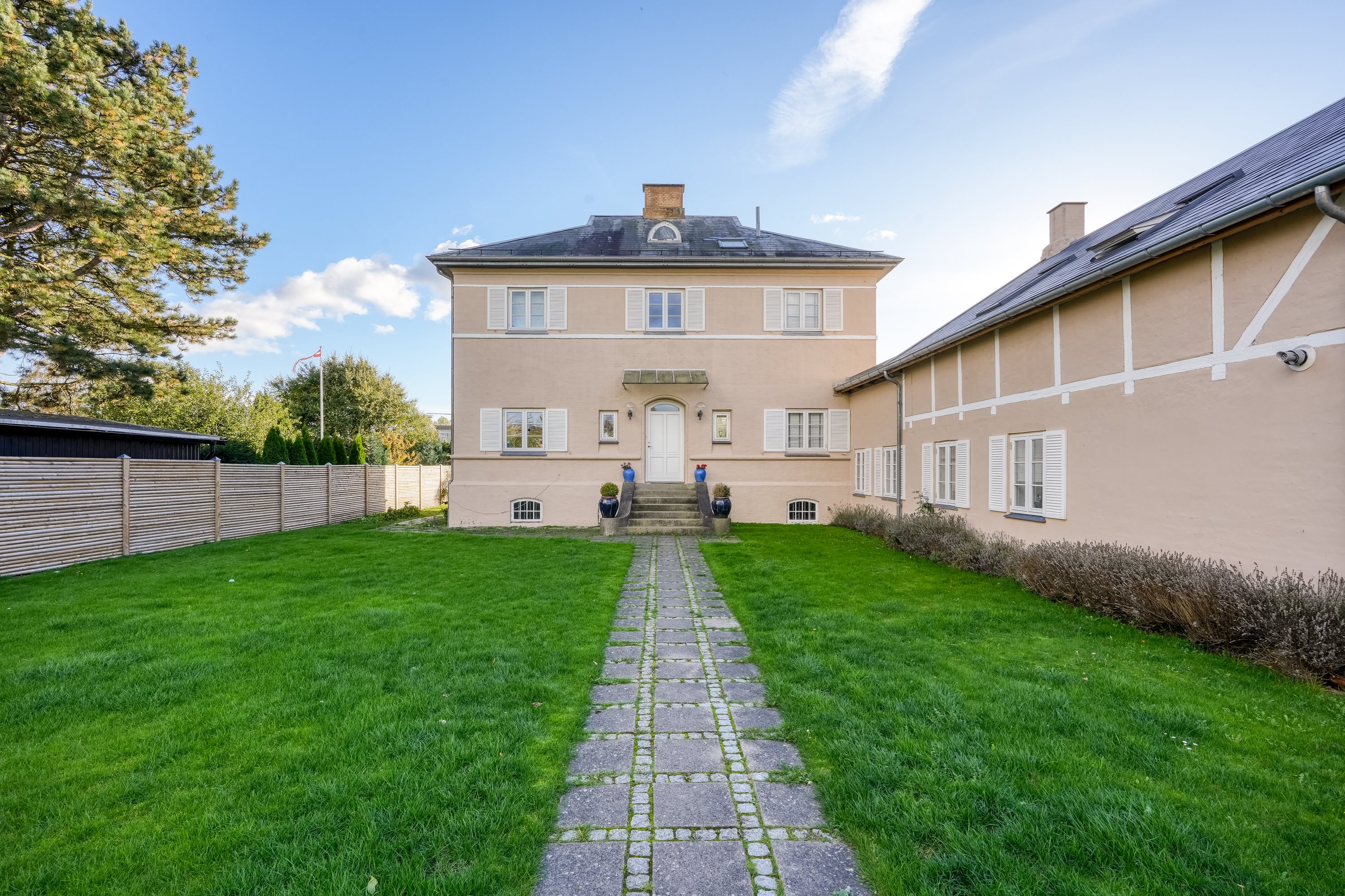 Fremhævet andet billede i fuldskærmstilstand. Billede af Strandhøjsvej 31A, 2920 Charlottenlund