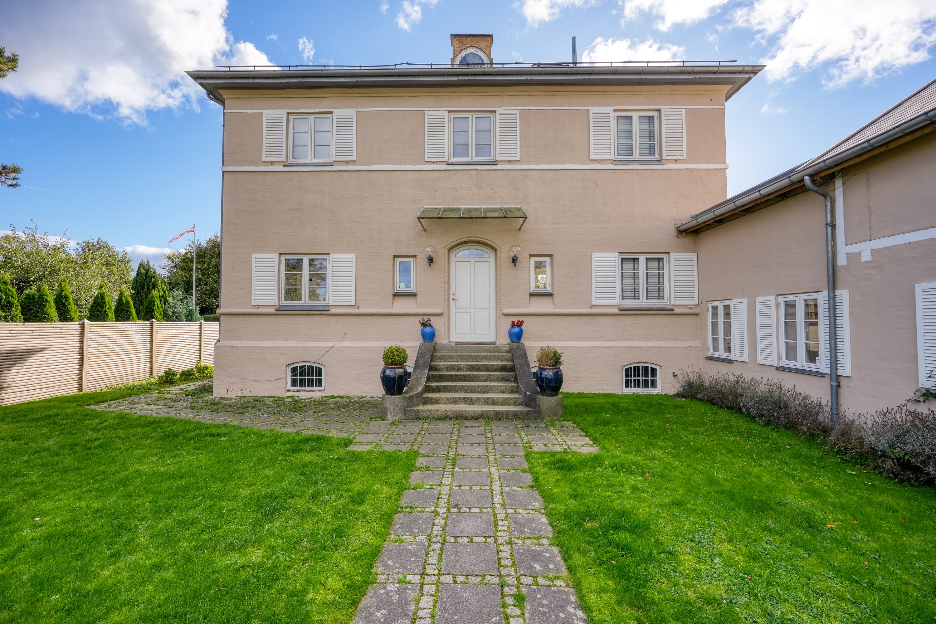 Fremhævet andet billede i fuldskærmstilstand. Billede af Strandhøjsvej 31A, 2920 Charlottenlund