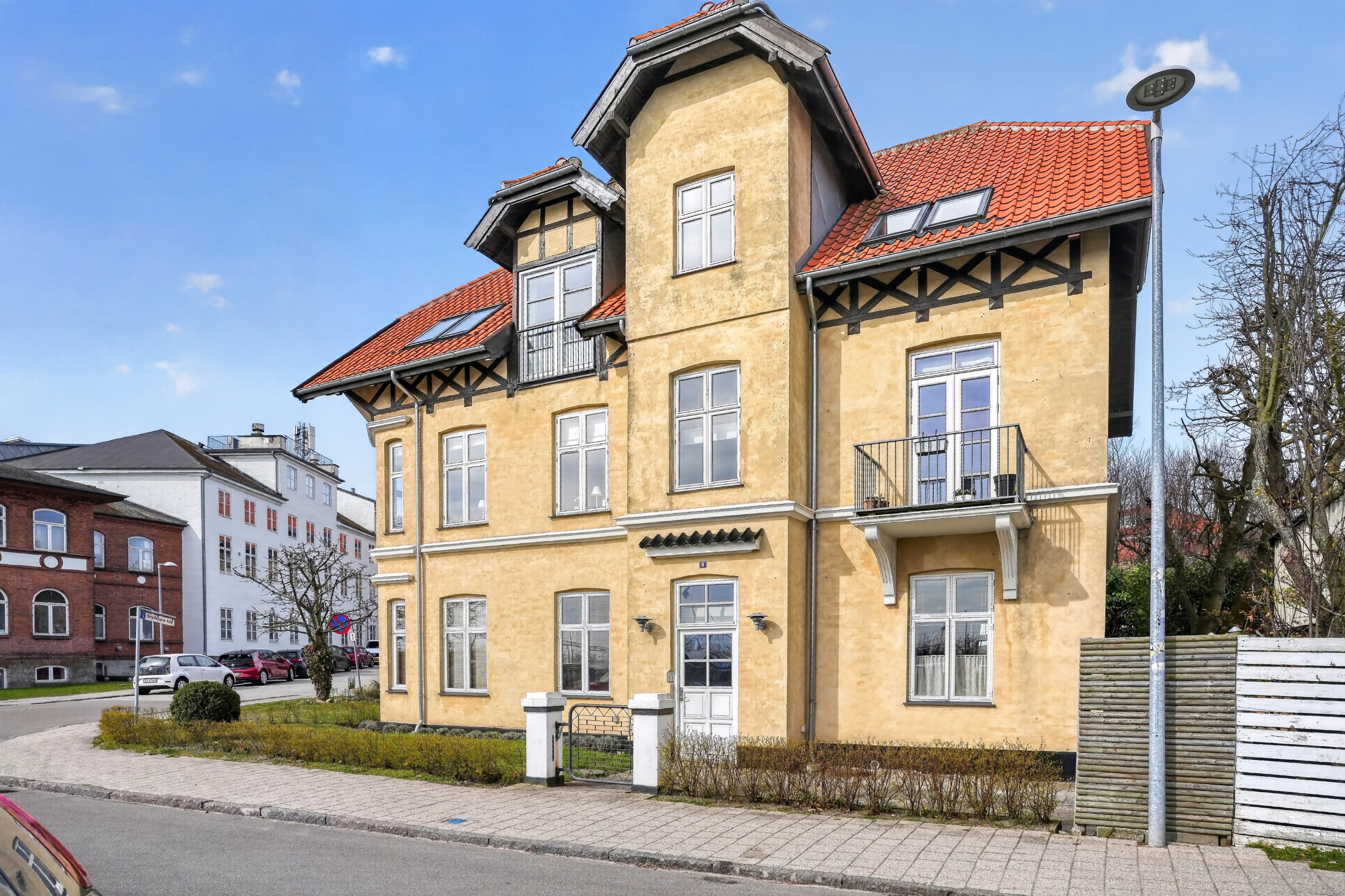 Miniaturebillede 1: ejendommen. Billede af Søndre Strandvej 8, 2., 3000 Helsingør