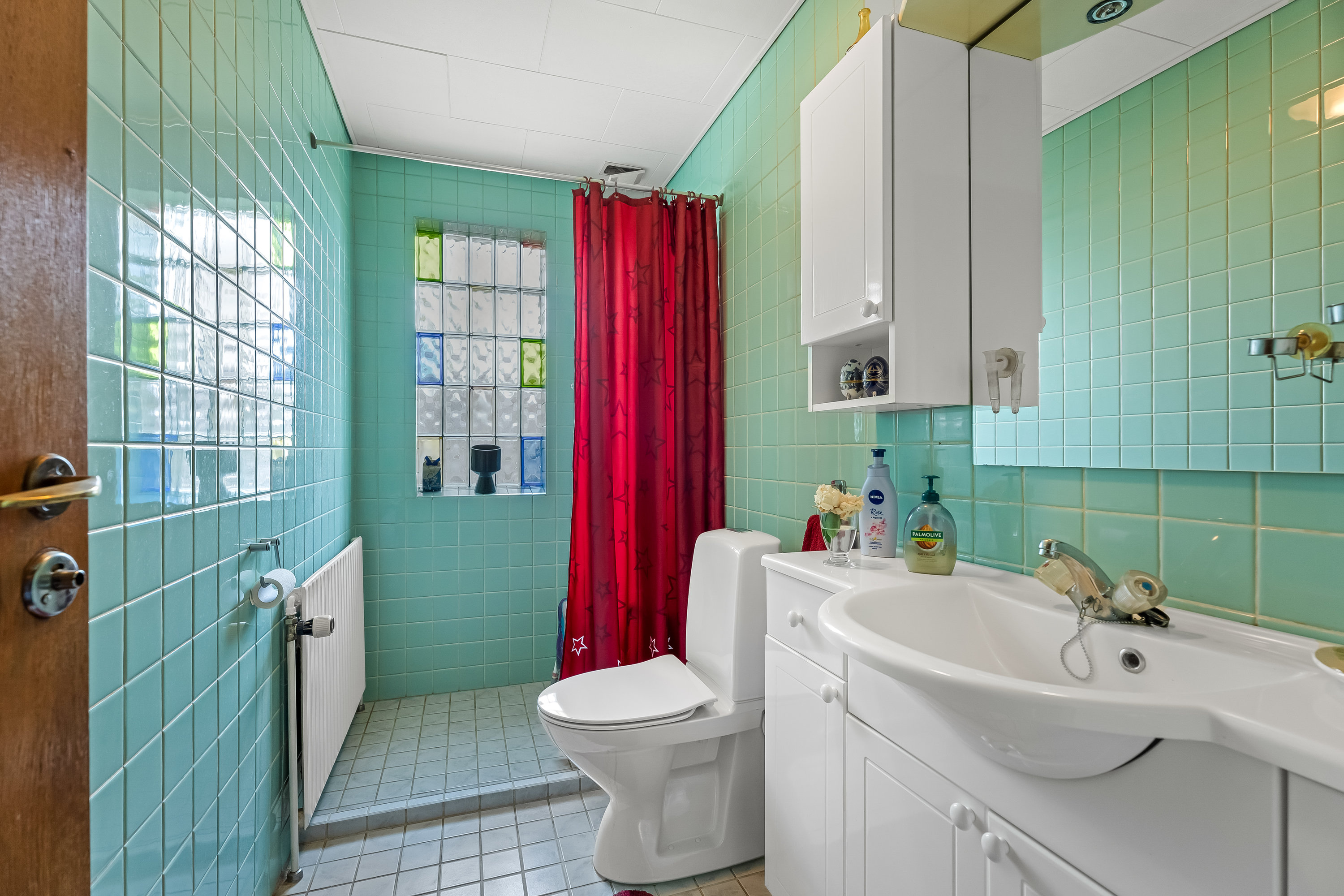 Fremhævet badeværelse billede i fuldskærmstilstand. Billede af Valmuevej 11, 4900 Nakskov