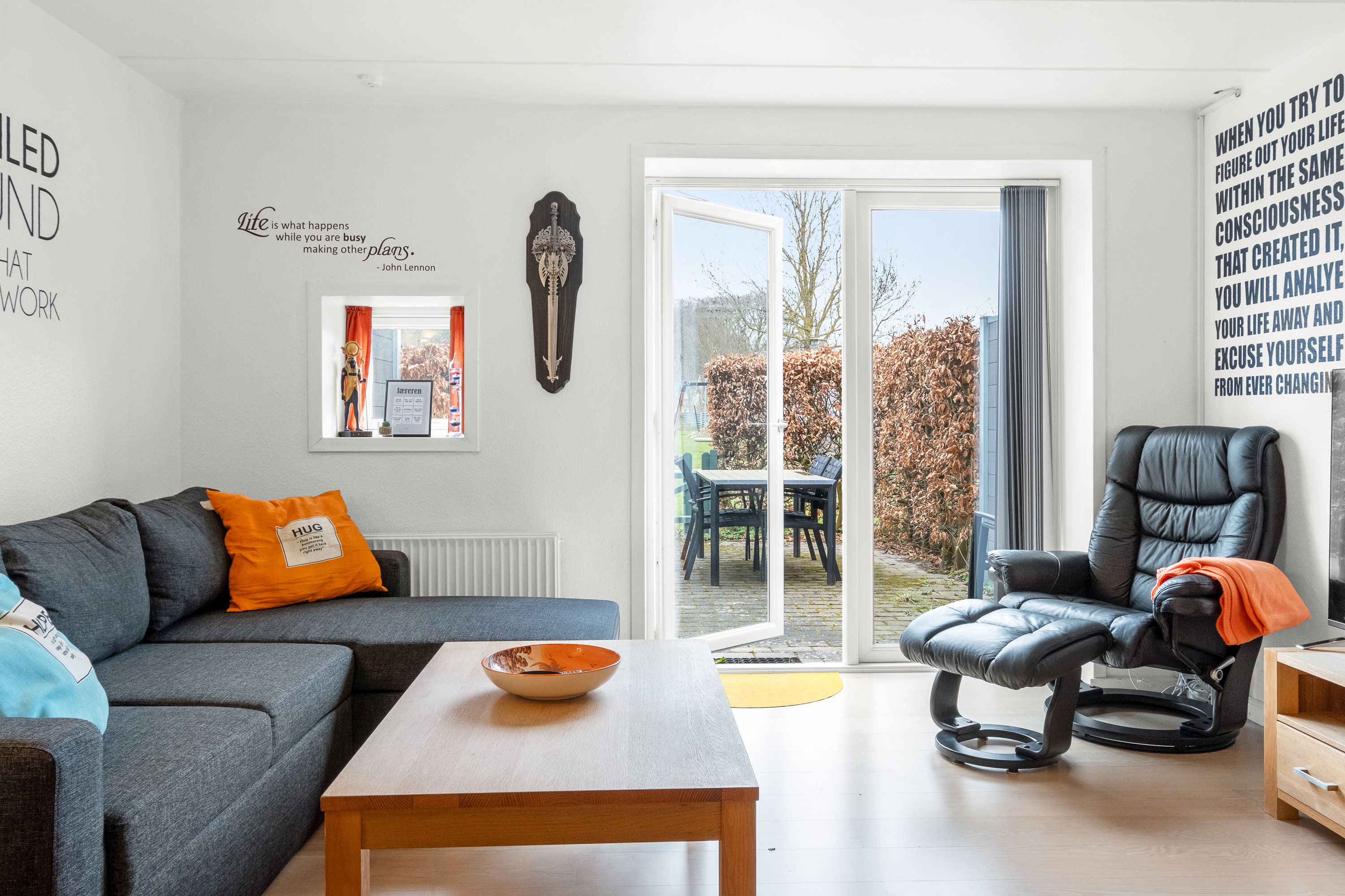 Fremhævet stue billede i fuldskærmstilstand. Billede af Vestre Havevej 42, 8520 Lystrup