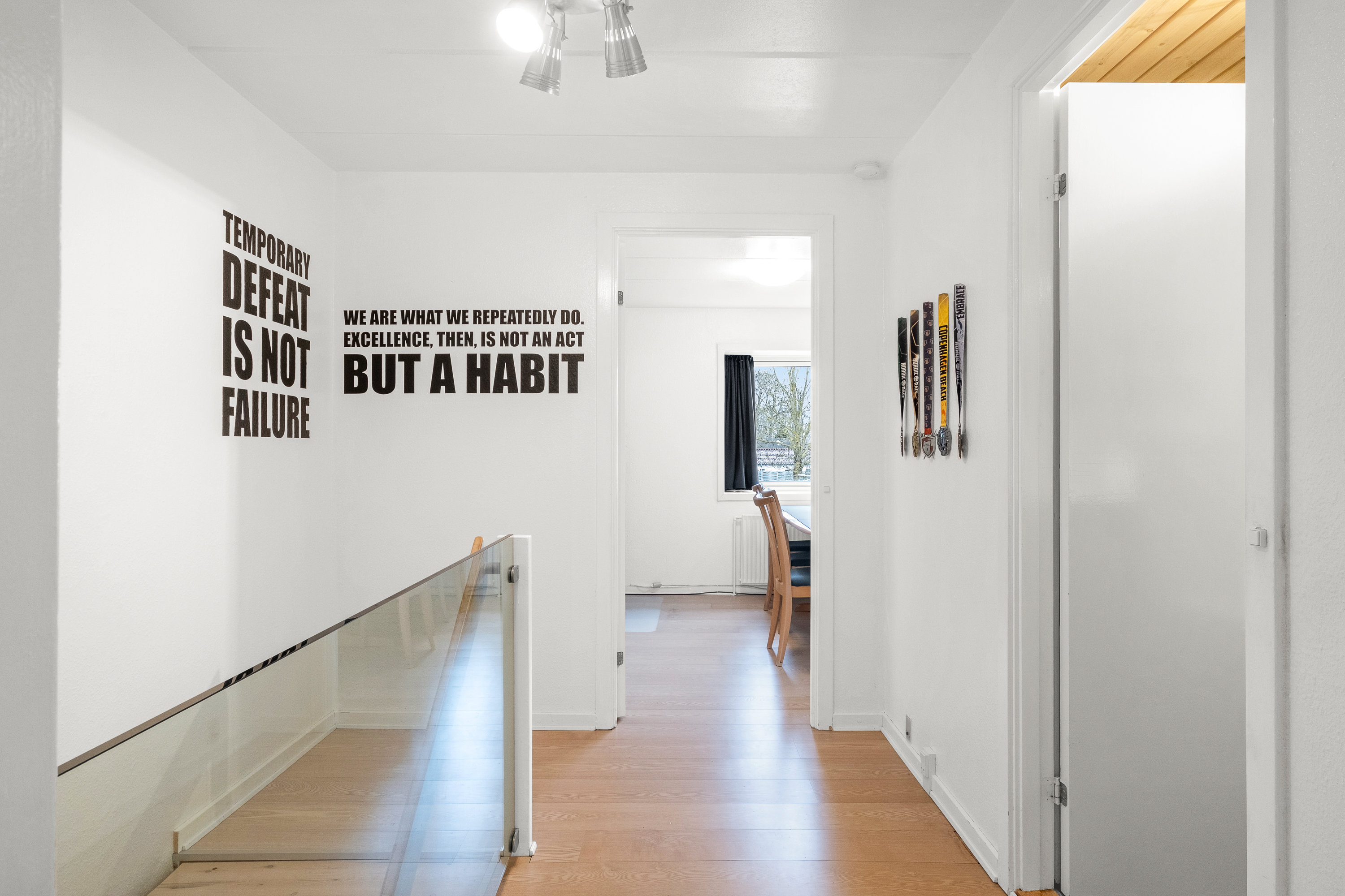 Fremhævet gang billede i fuldskærmstilstand. Billede af Vestre Havevej 42, 8520 Lystrup