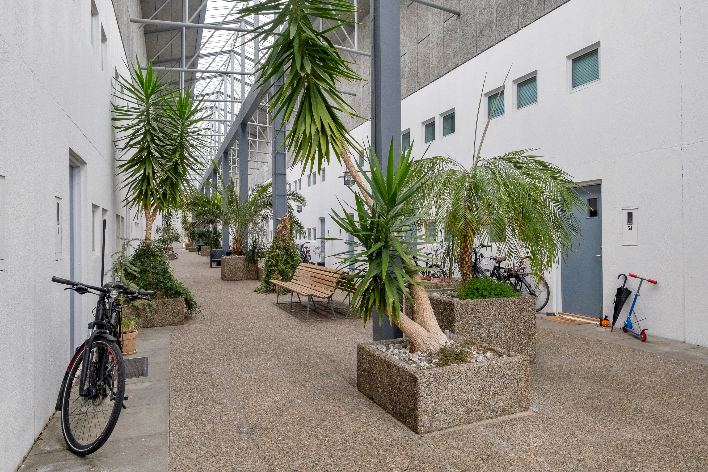 Fremhævet gårdmiljø billede i fuldskærmstilstand. Billede af Vestre Havevej 42, 8520 Lystrup