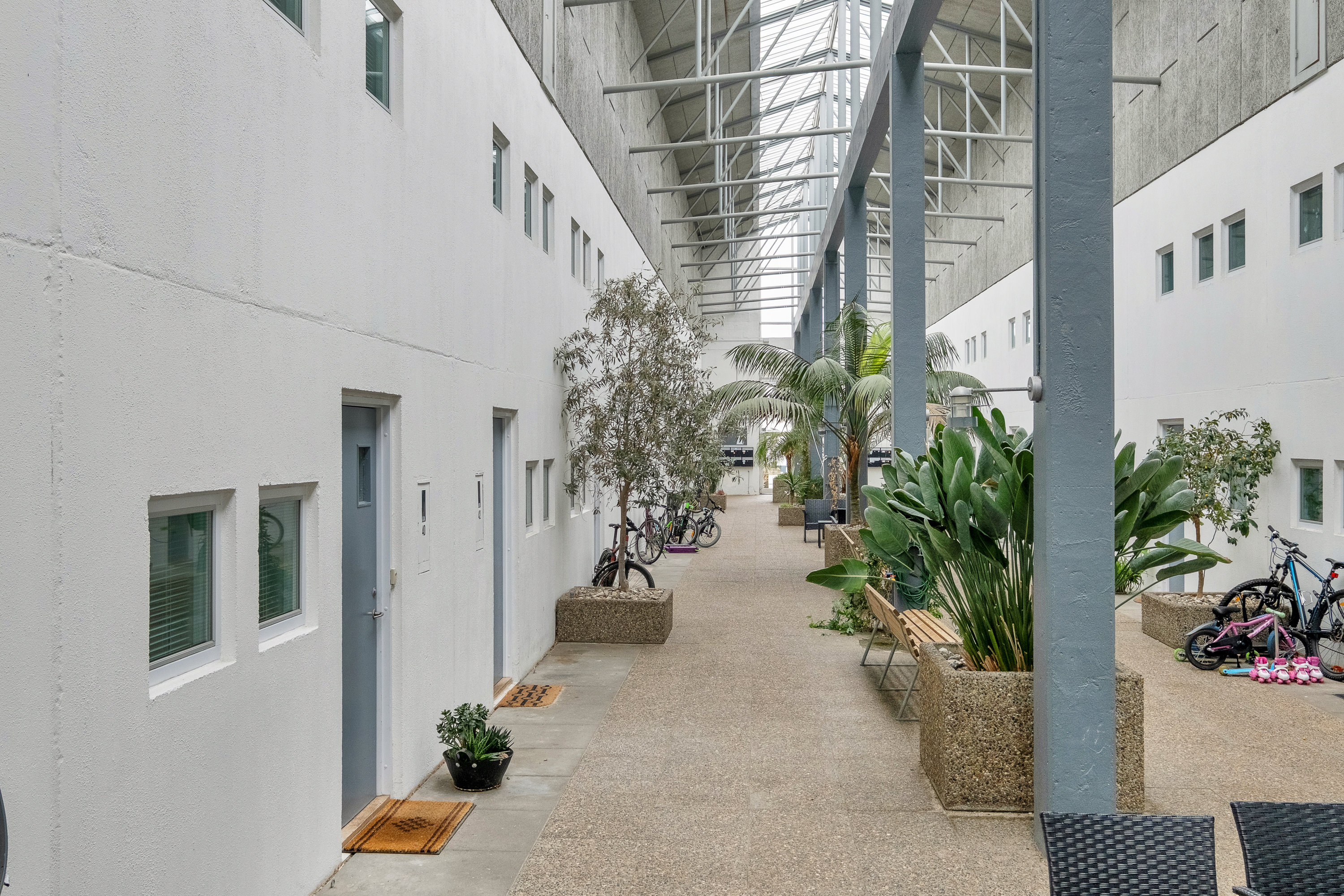 Fremhævet gårdmiljø billede i fuldskærmstilstand. Billede af Vestre Havevej 42, 8520 Lystrup