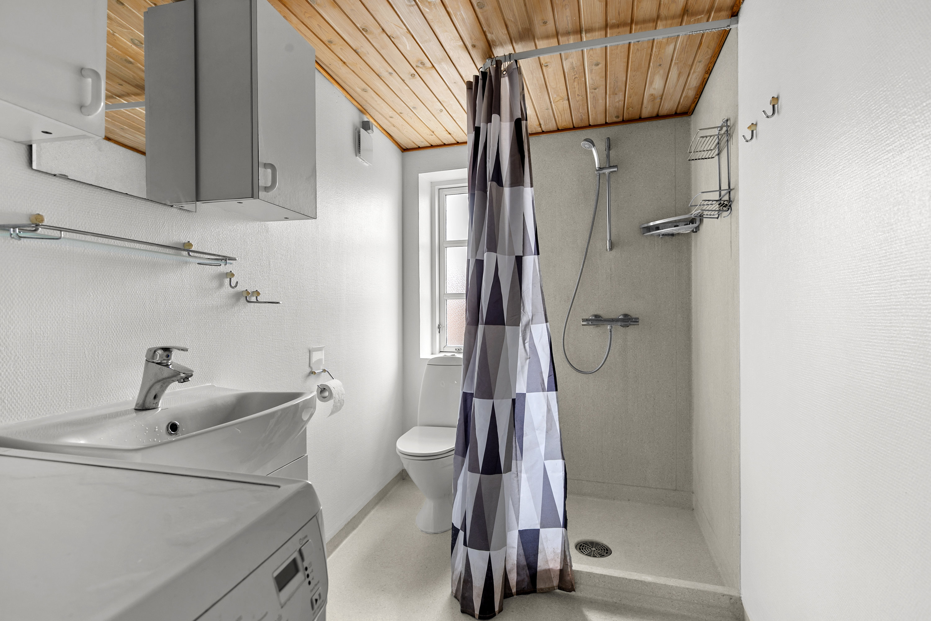 Fremhævet badeværelse billede i fuldskærmstilstand. Billede af Skibbrogade 28B, 4400 Kalundborg