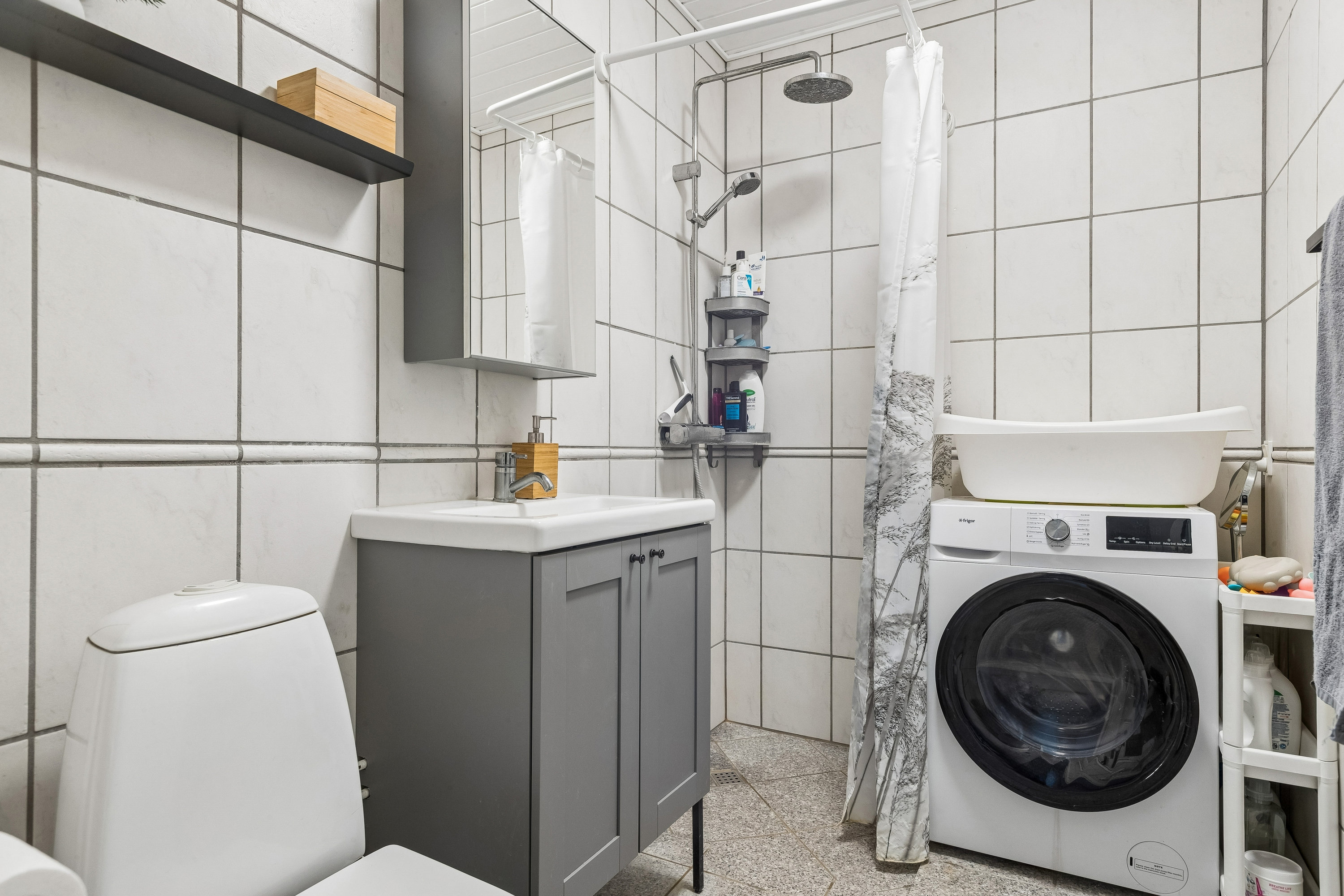 Fremhævet badeværelse billede i fuldskærmstilstand. Billede af Lindebo 23, 2. 141., 2630 Taastrup