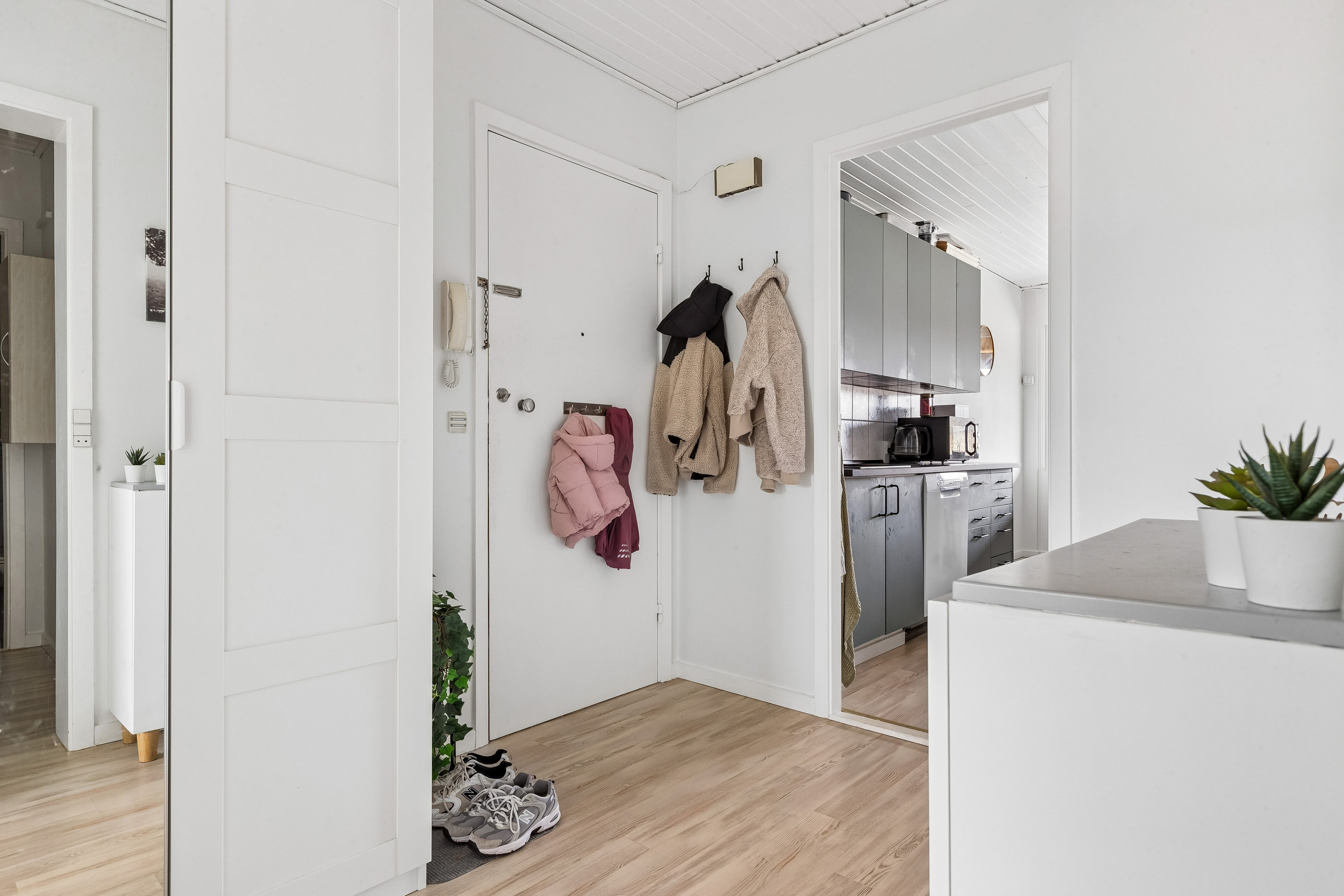 Fremhævet gang billede i fuldskærmstilstand. Billede af Lindebo 23, 2. 141., 2630 Taastrup