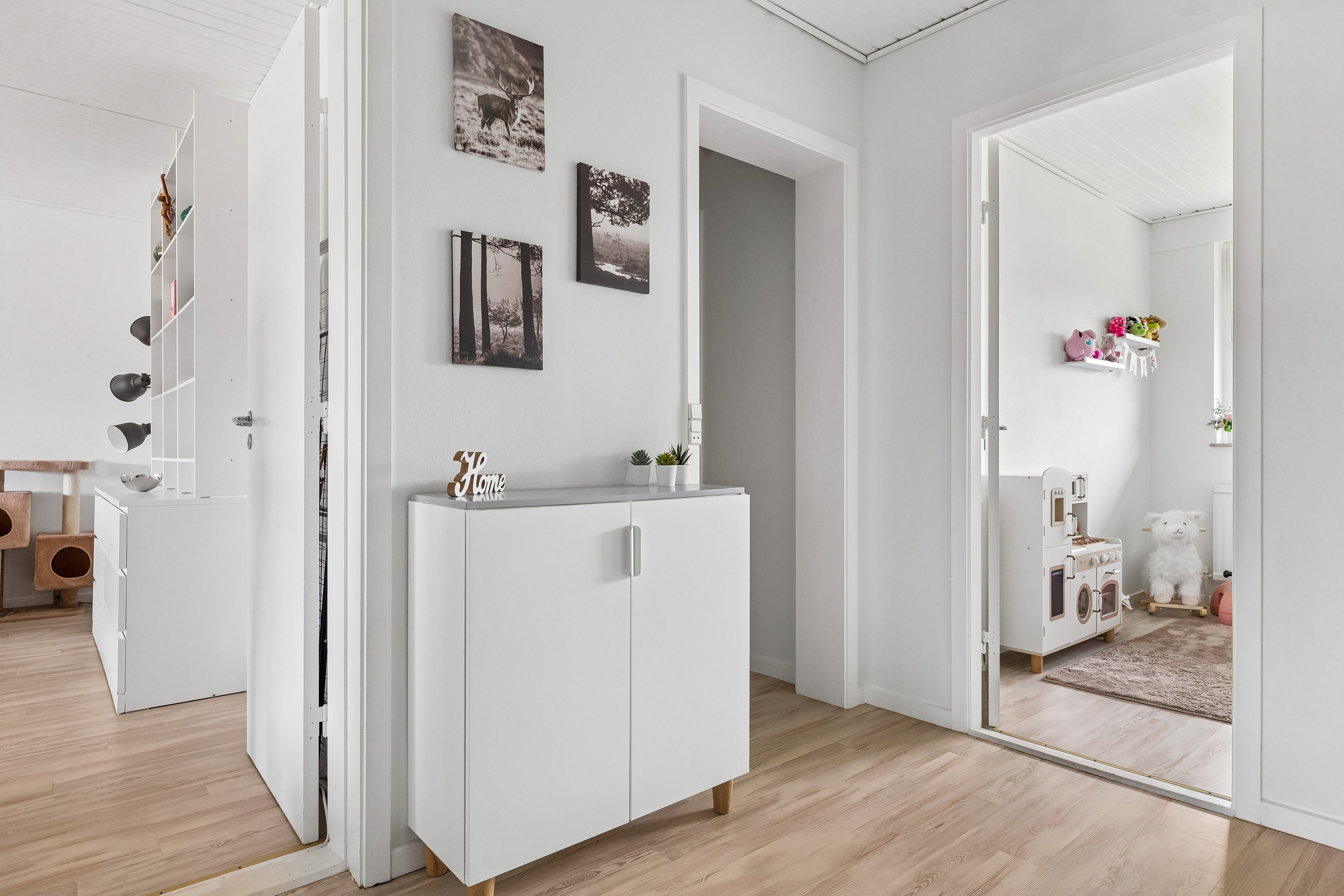 Fremhævet gang billede i fuldskærmstilstand. Billede af Lindebo 23, 2. 141., 2630 Taastrup