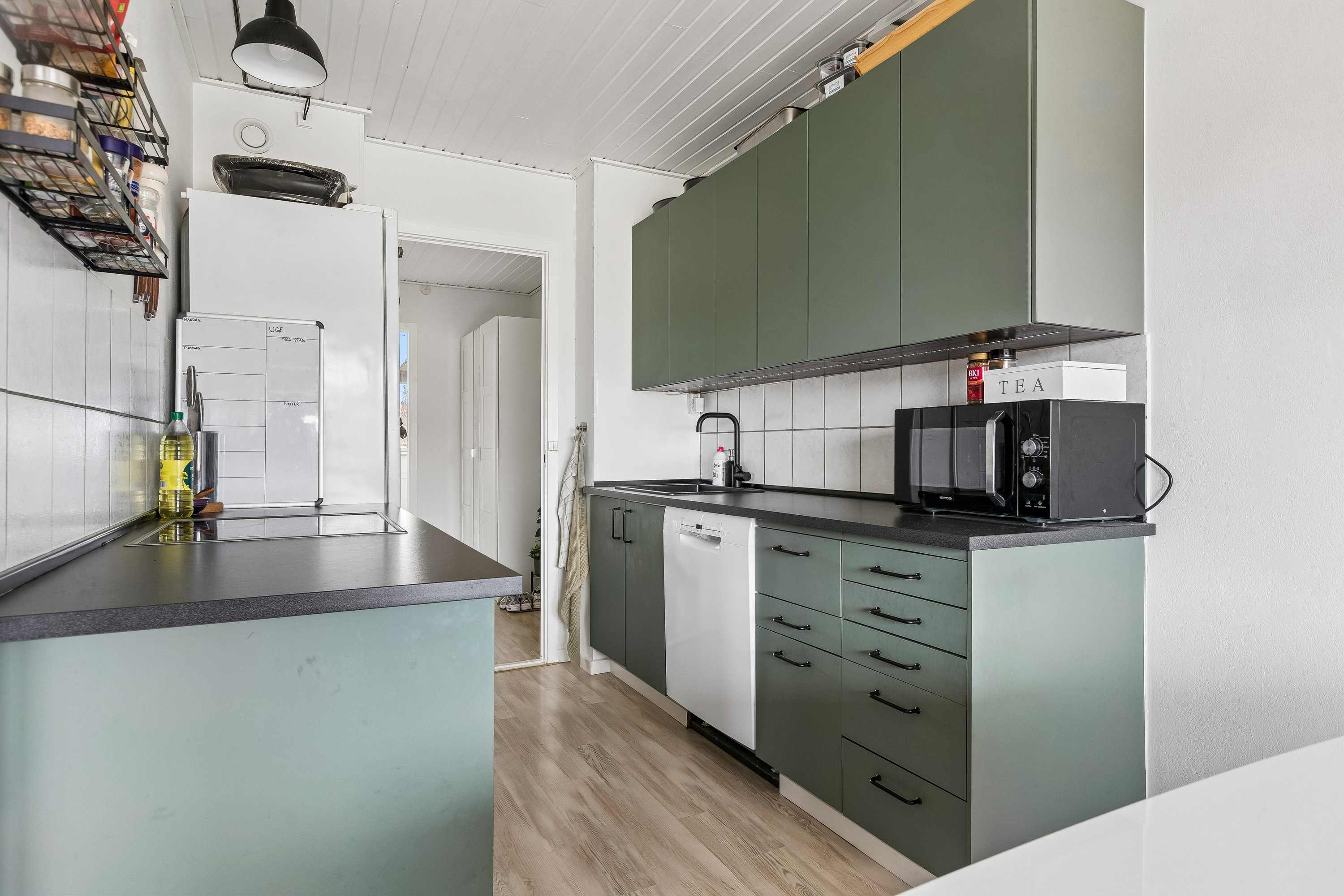 Fremhævet køkken billede i fuldskærmstilstand. Billede af Lindebo 23, 2. 141., 2630 Taastrup