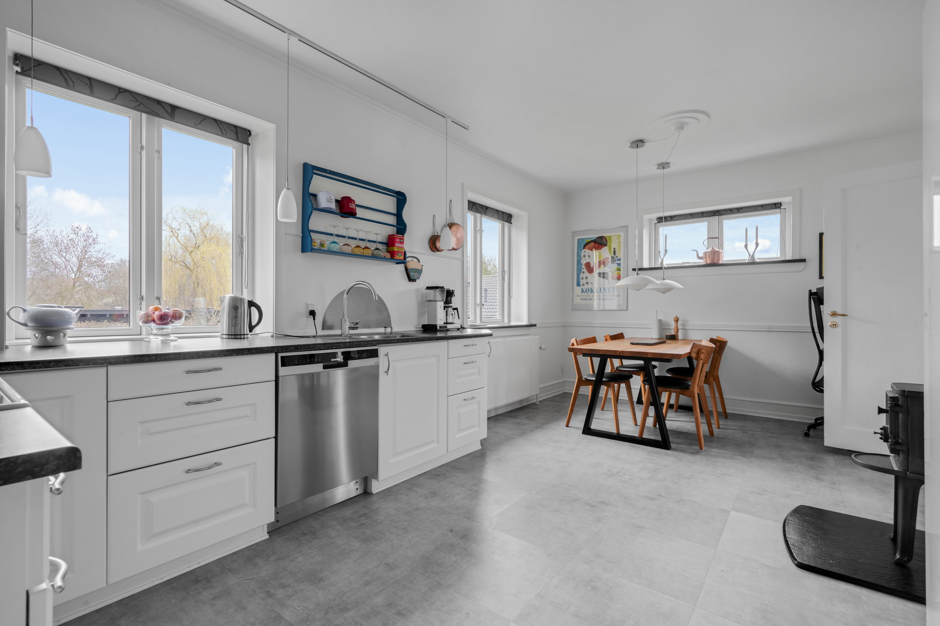 Fremhævet køkken billede i fuldskærmstilstand. Billede af Sydkærsvej 66, 2650 Hvidovre
