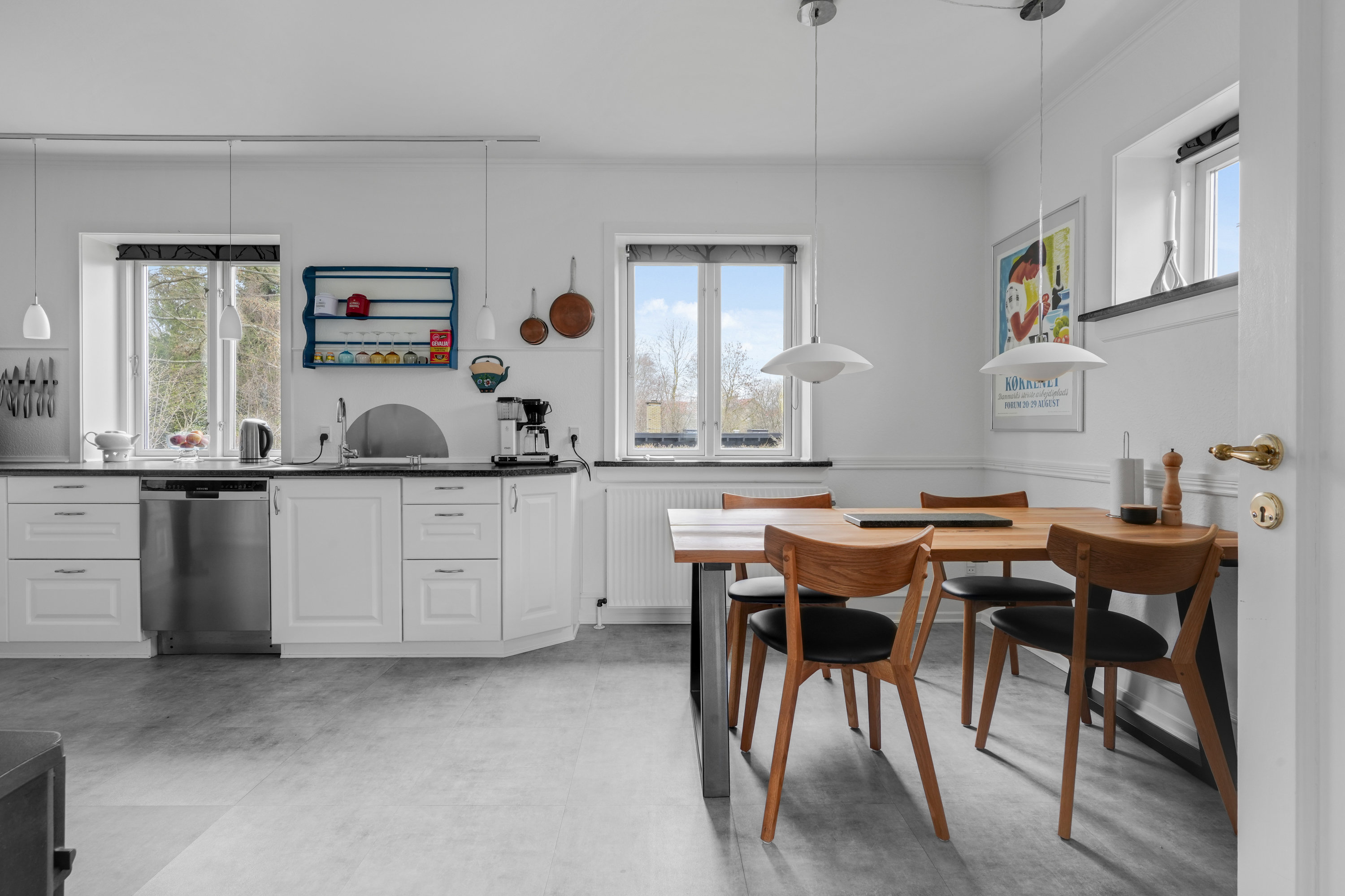 Fremhævet stue billede i fuldskærmstilstand. Billede af Sydkærsvej 66, 2650 Hvidovre