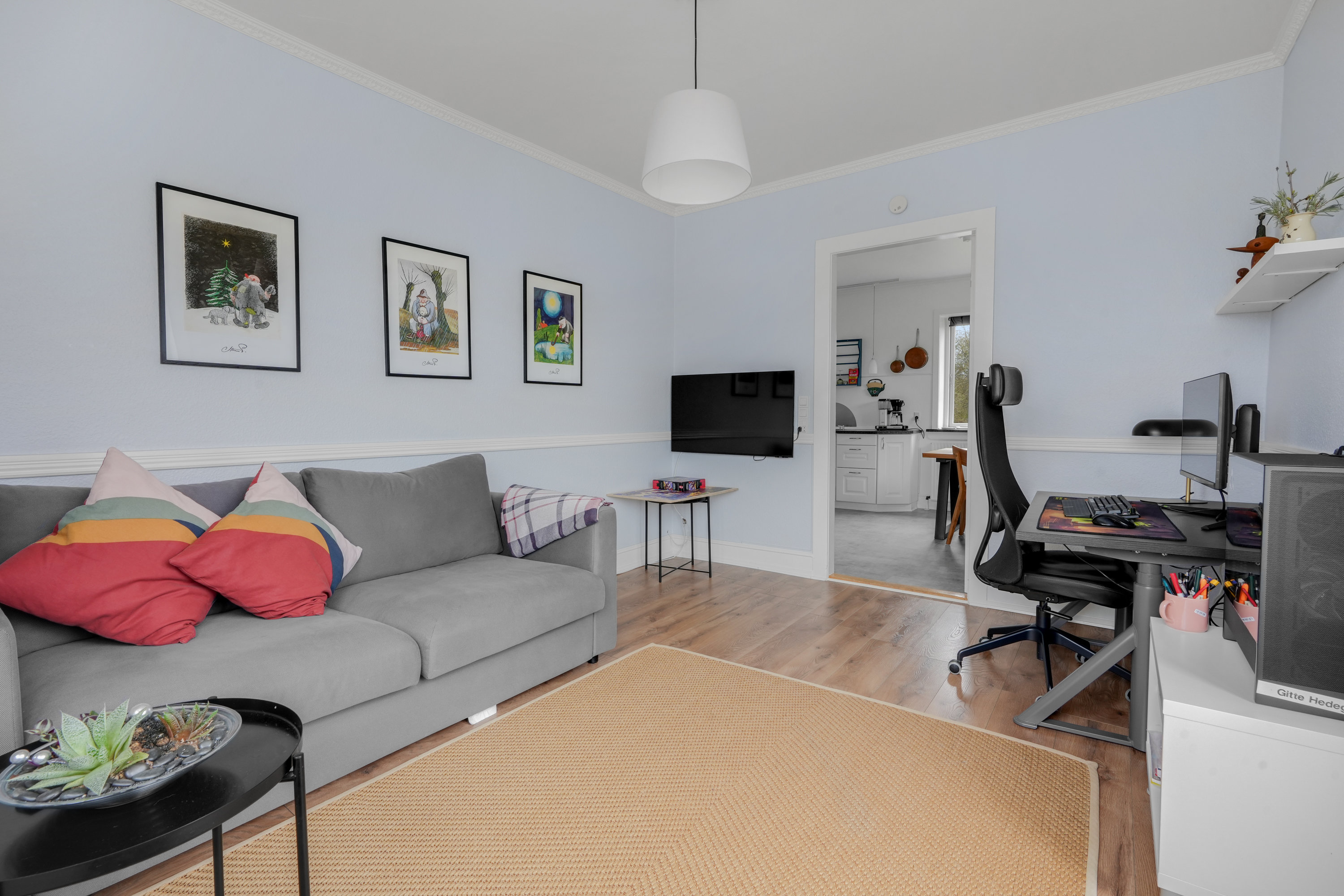 Fremhævet stue billede i fuldskærmstilstand. Billede af Sydkærsvej 66, 2650 Hvidovre