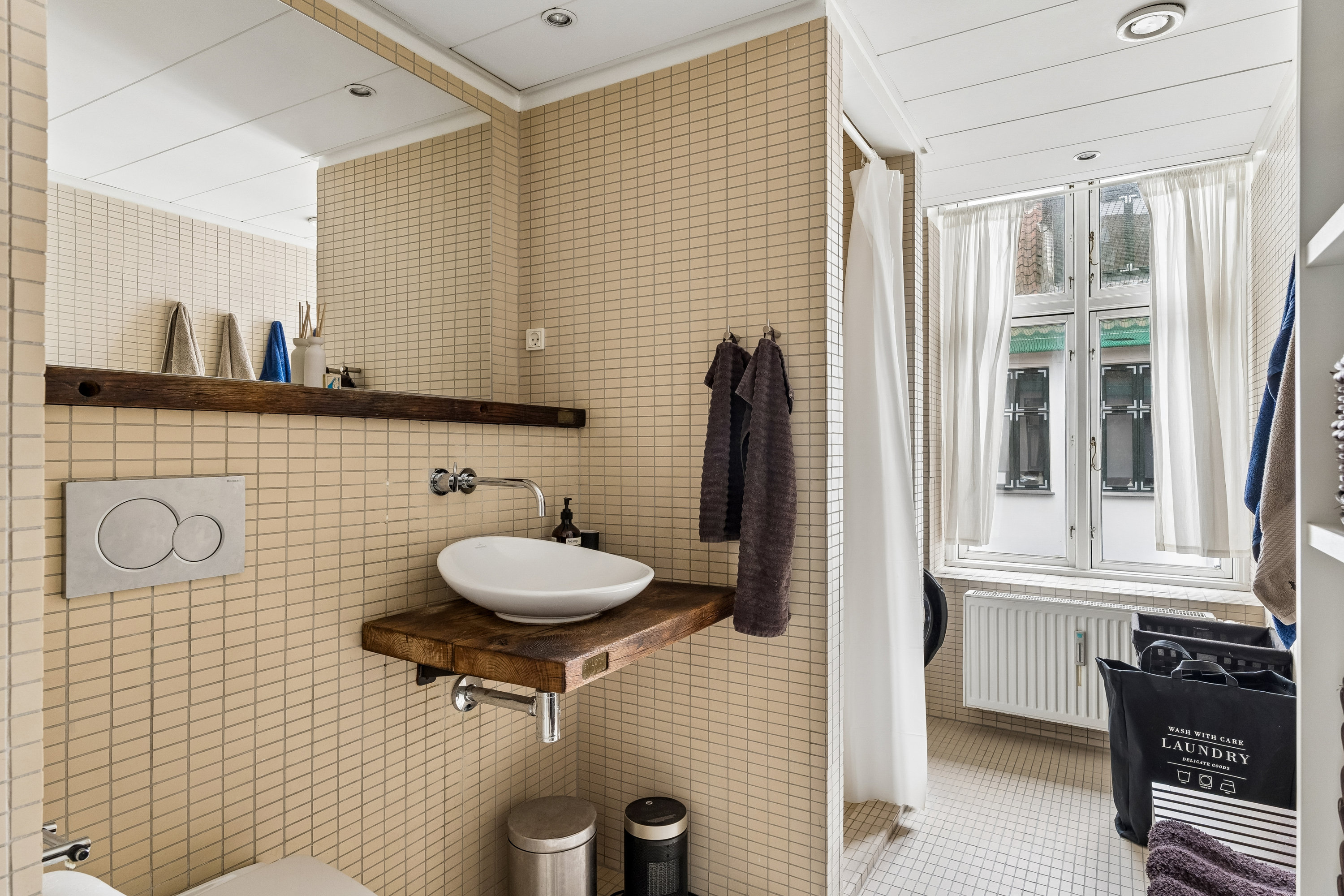 Fremhævet badeværelse billede i fuldskærmstilstand. Billede af Skindergade 27, 3. th., 1159 København K