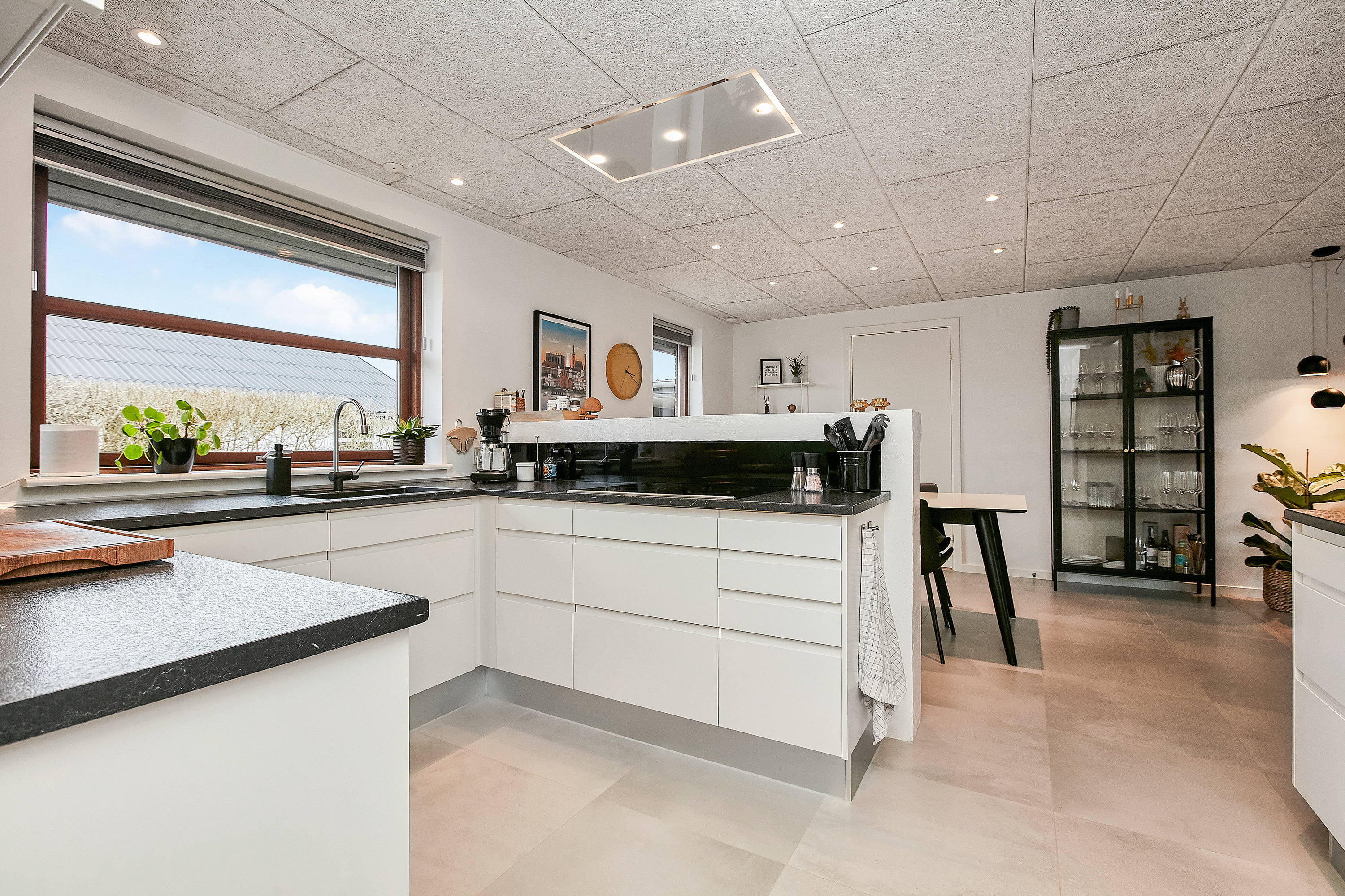 Fremhævet køkken billede i fuldskærmstilstand. Billede af Bytoften 9, Tyrsted, 8700 Horsens