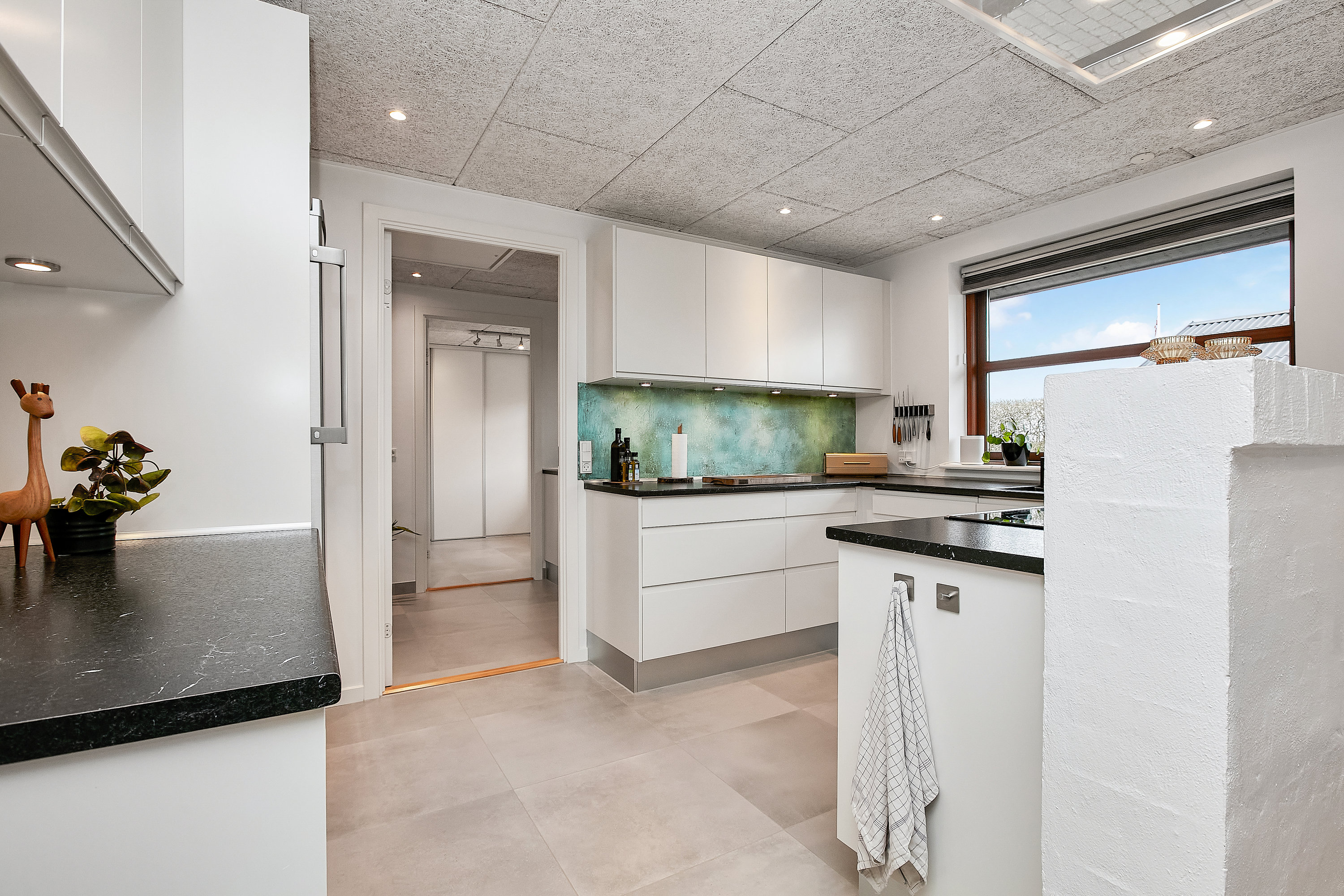 Fremhævet køkken billede i fuldskærmstilstand. Billede af Bytoften 9, Tyrsted, 8700 Horsens