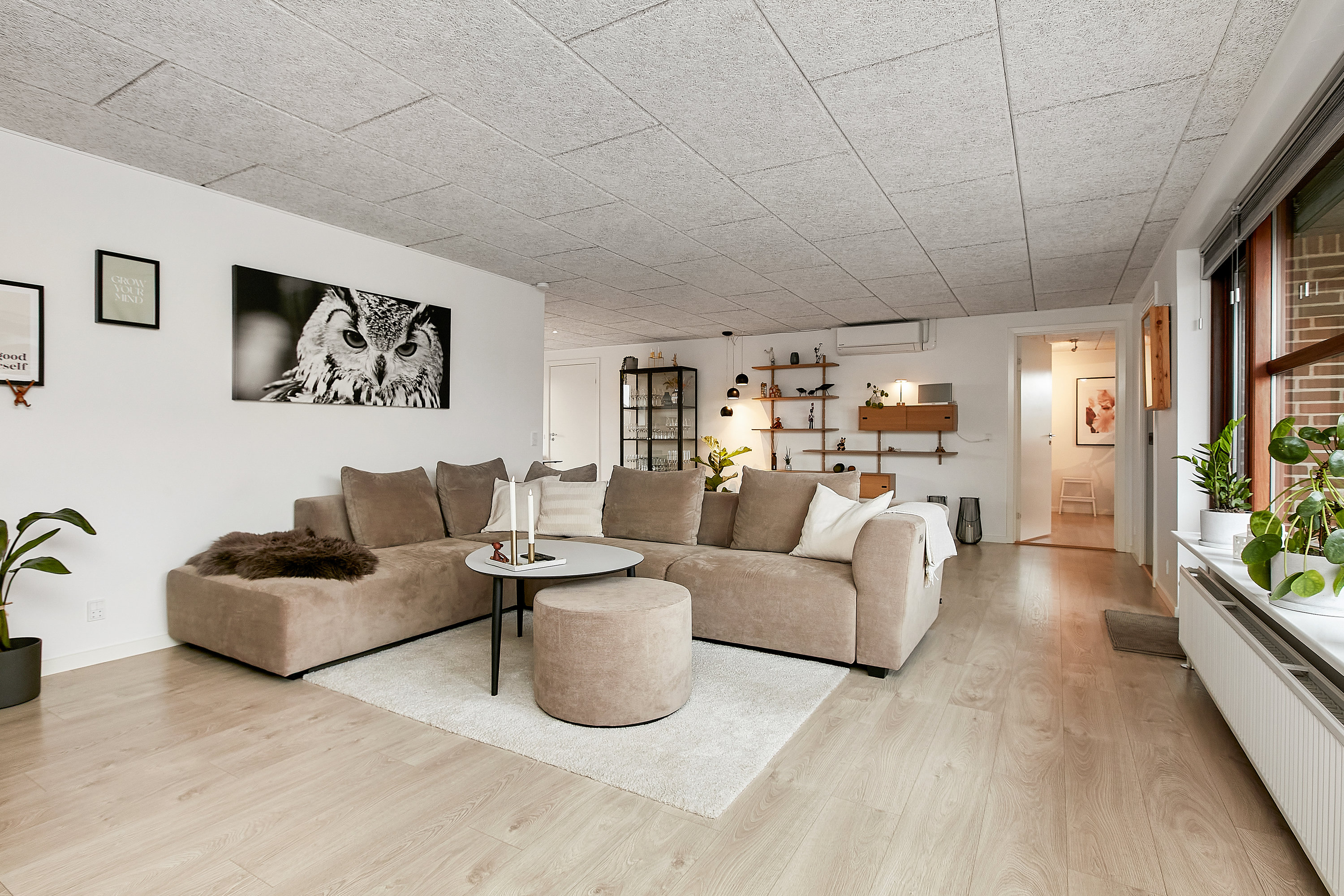 Fremhævet stue billede i fuldskærmstilstand. Billede af Bytoften 9, Tyrsted, 8700 Horsens