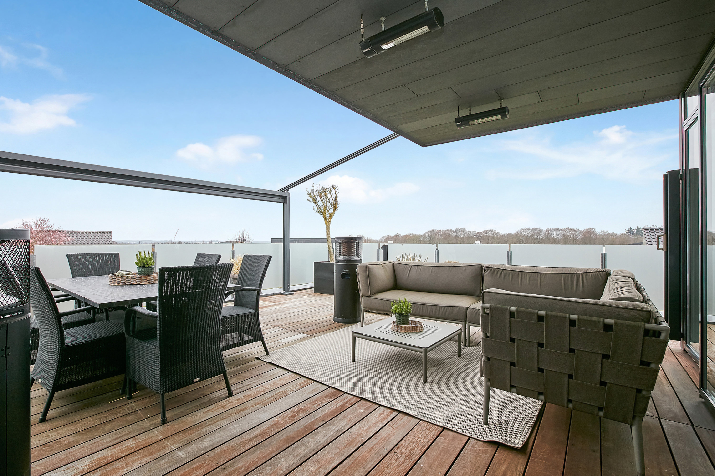 Fremhævet terrasse billede i fuldskærmstilstand. Billede af Tyrstedlund 49, 8700 Horsens