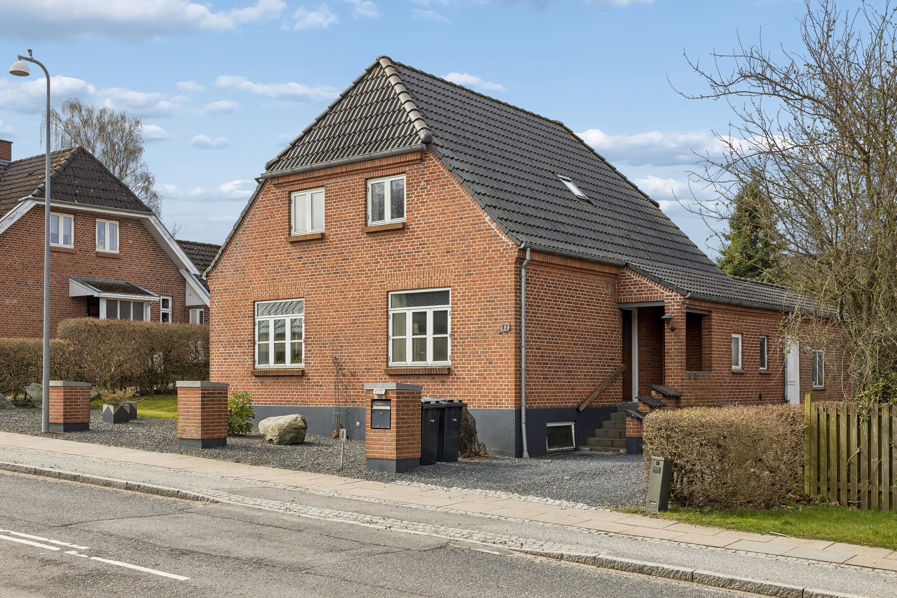 Villa: Set fra vejen på Søndergade 42, 6040 Egtved