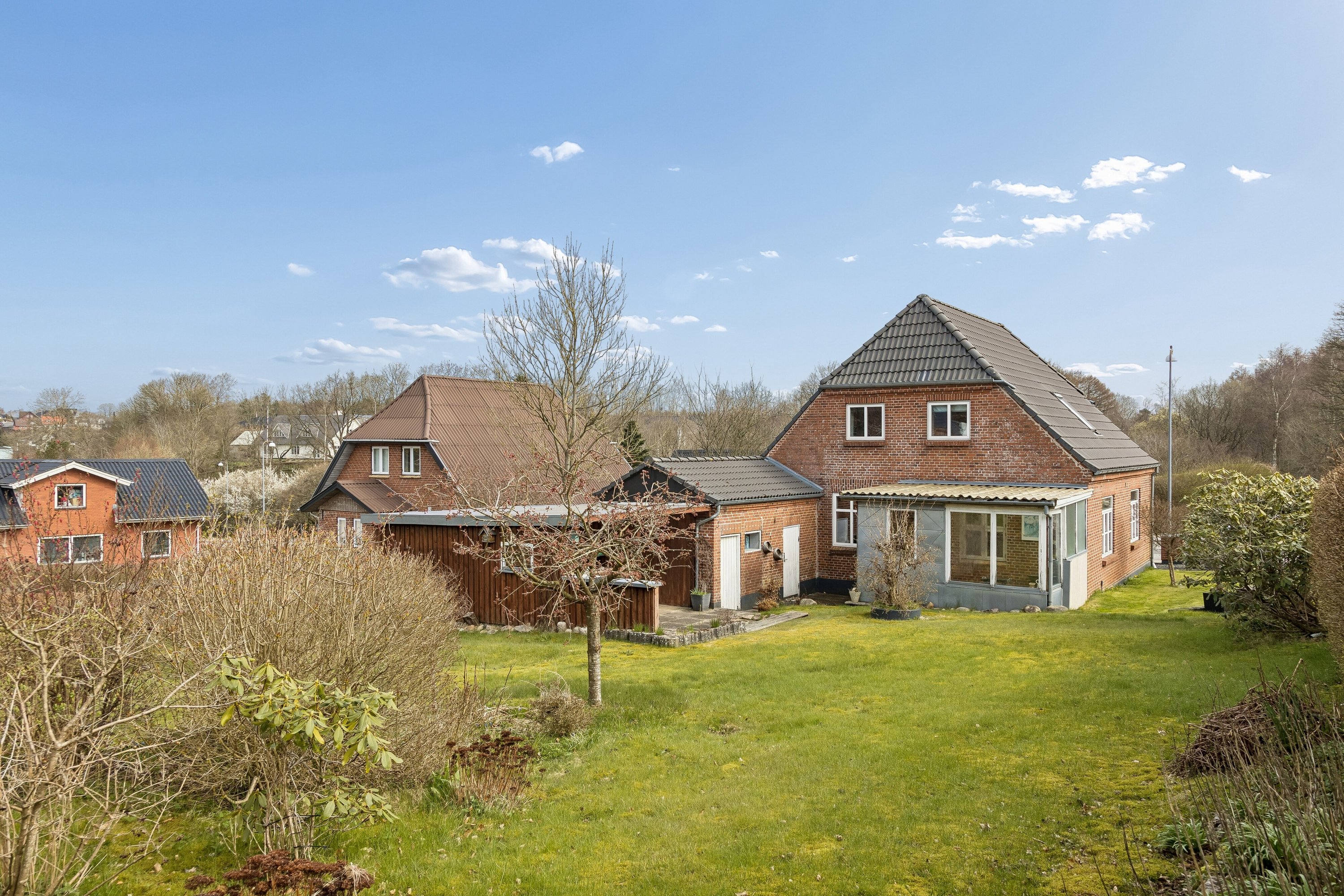 Miniaturebillede 2: set fra vejen. Billede af Søndergade 42, 6040 Egtved