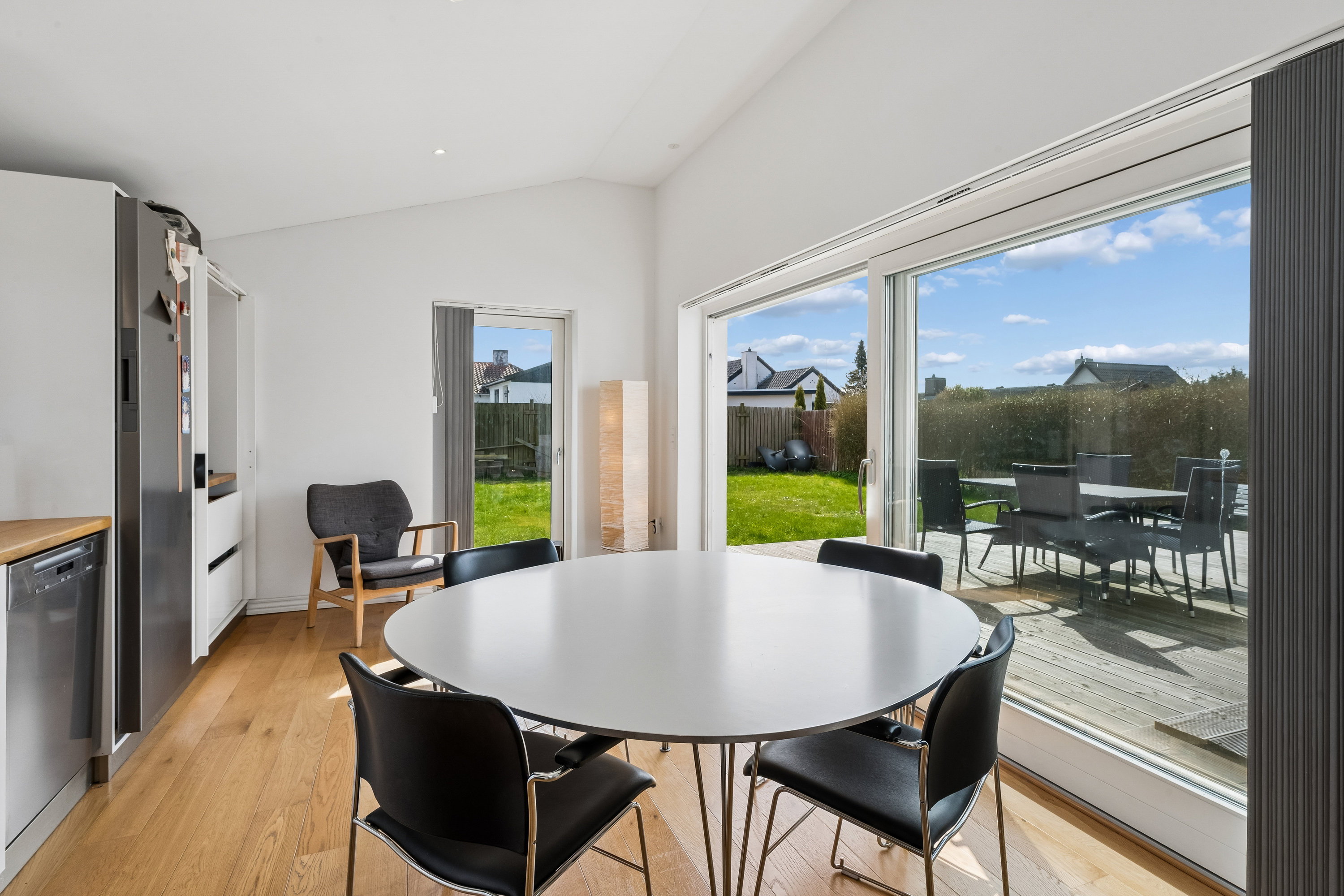 Fremhævet stue billede i fuldskærmstilstand. Billede af Stavnsbjerg Alle 37, 2860 Søborg