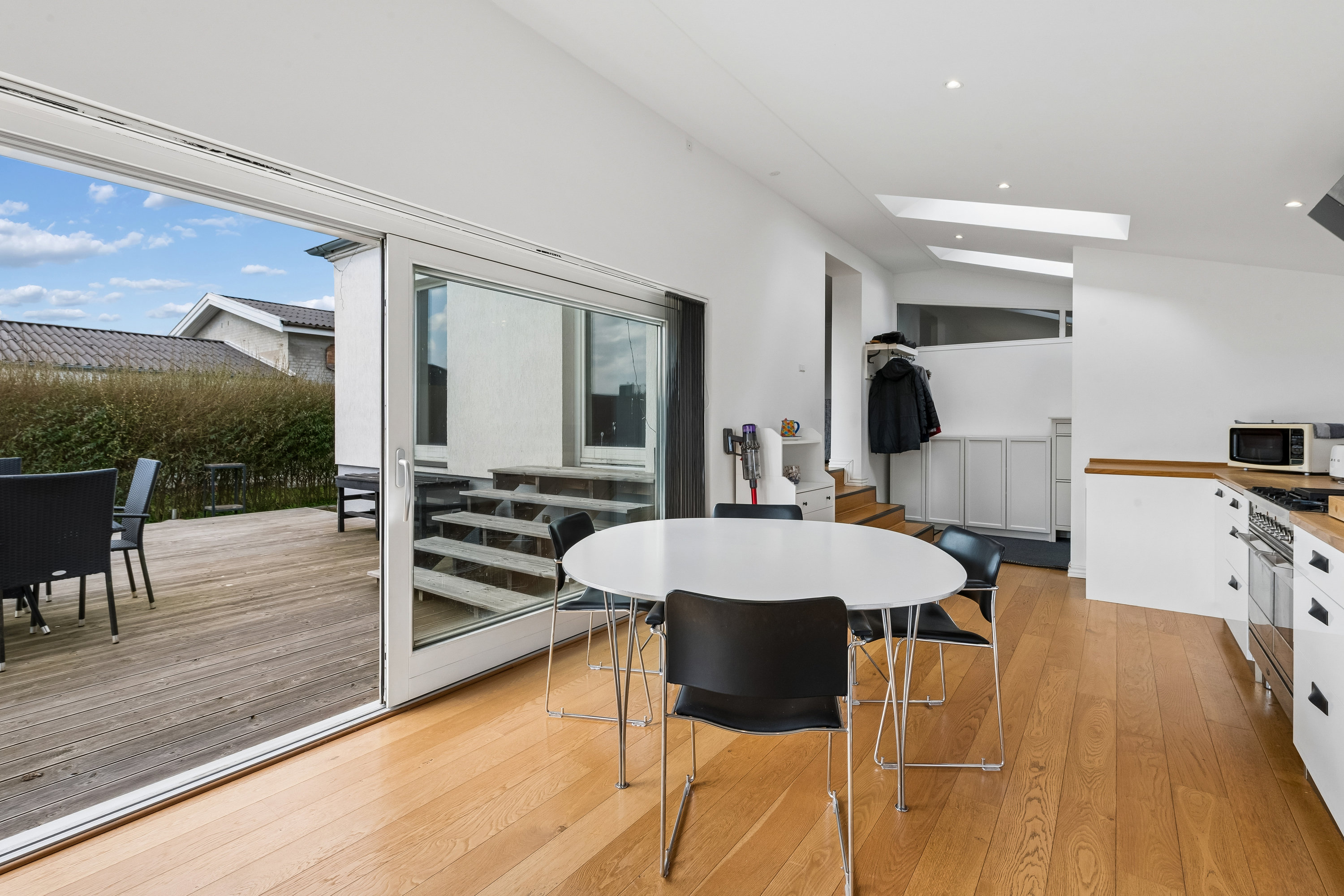 Fremhævet stue billede i fuldskærmstilstand. Billede af Stavnsbjerg Alle 37, 2860 Søborg