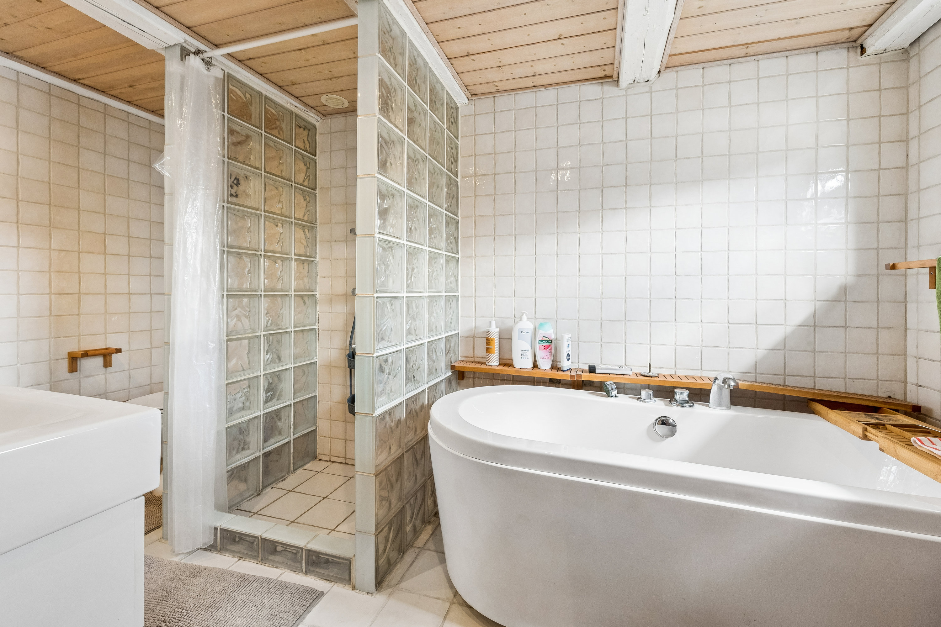 Fremhævet badeværelse billede i fuldskærmstilstand. Billede af Stavnsbjerg Alle 37, 2860 Søborg