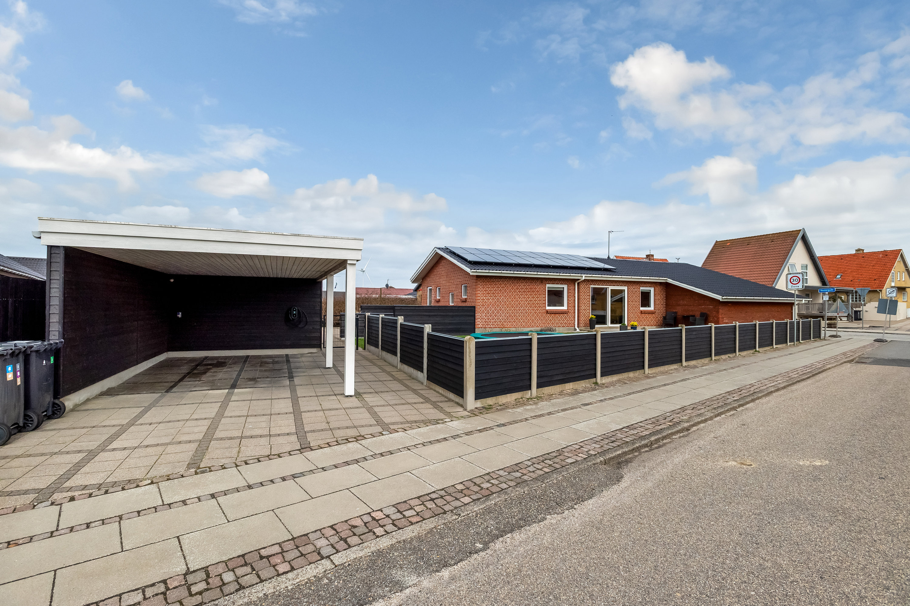 Fremhævet ejendommen billede i fuldskærmstilstand. Billede af Vestergade 11, 6960 Hvide Sande