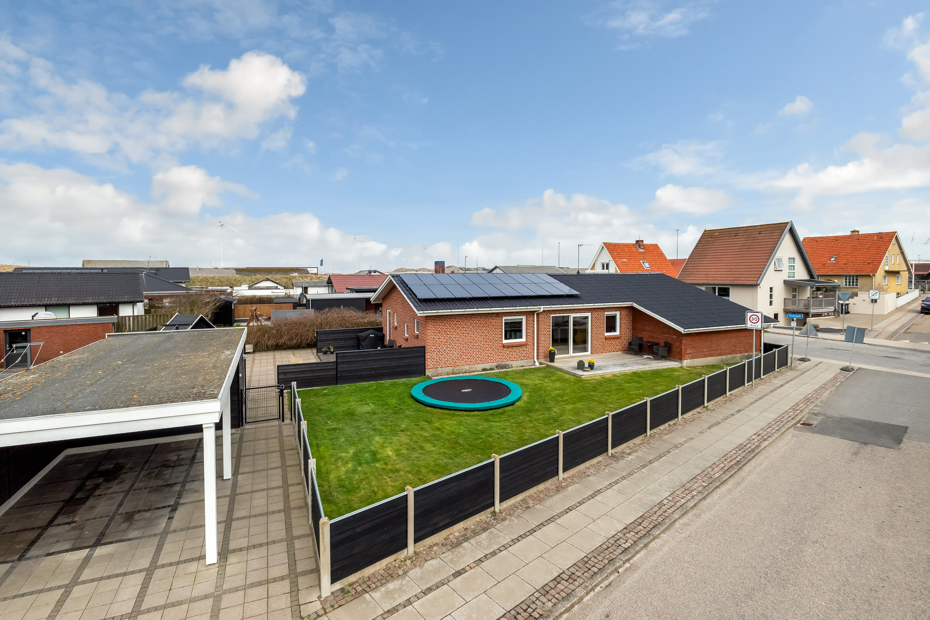 Fremhævet ejendommen billede i fuldskærmstilstand. Billede af Vestergade 11, 6960 Hvide Sande