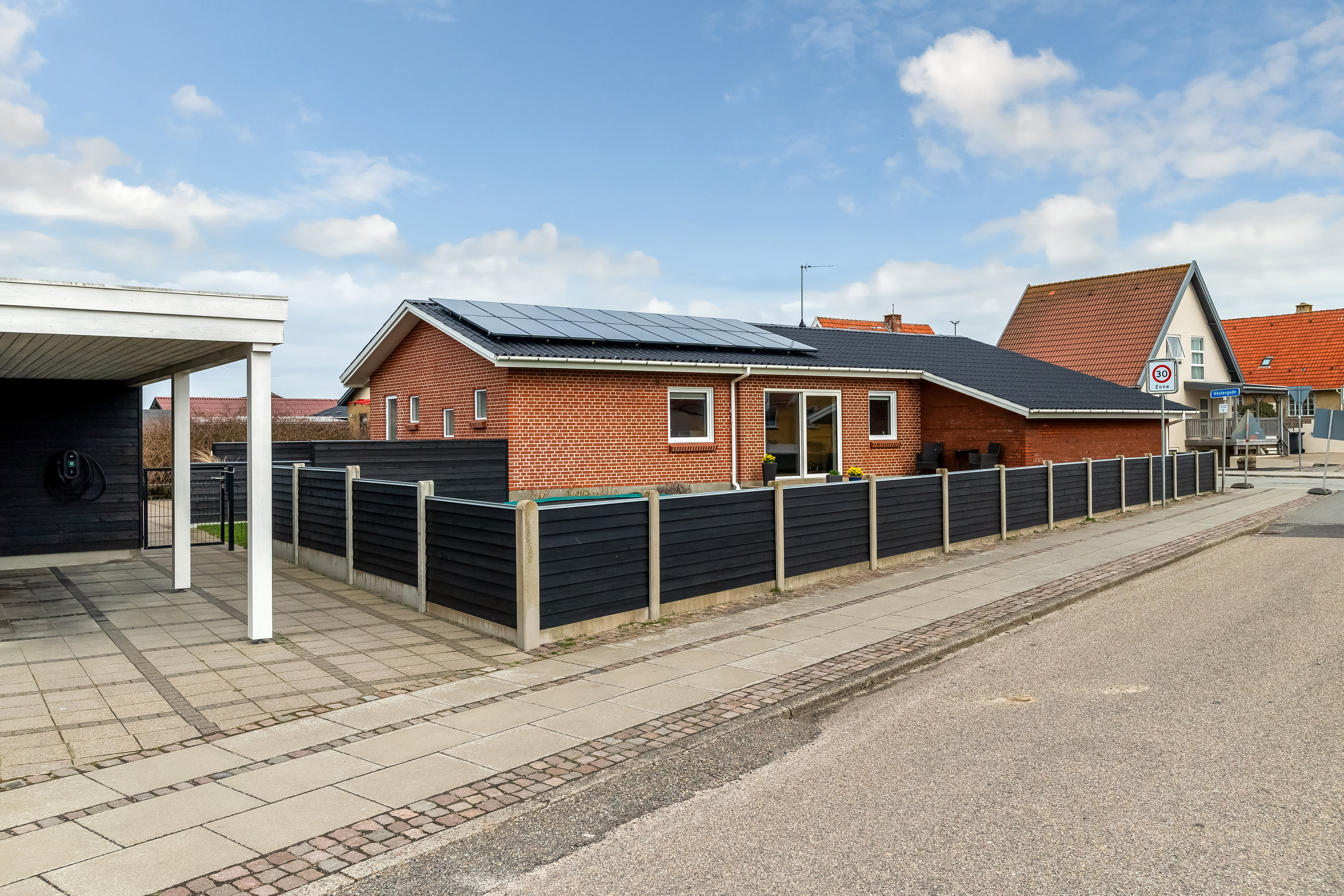 Fremhævet ejendommen billede i fuldskærmstilstand. Billede af Vestergade 11, 6960 Hvide Sande