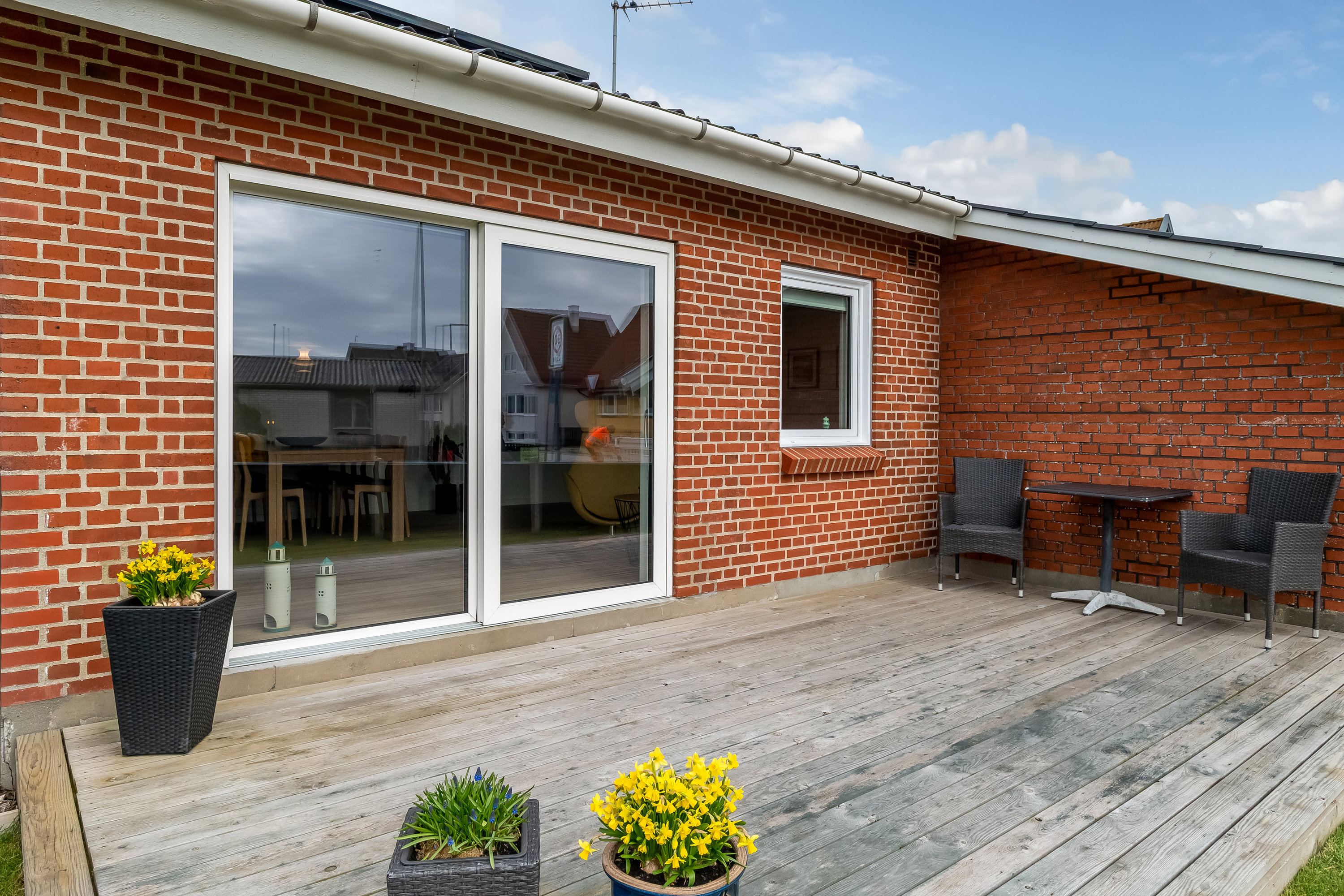 Fremhævet terrasse billede i fuldskærmstilstand. Billede af Vestergade 11, 6960 Hvide Sande