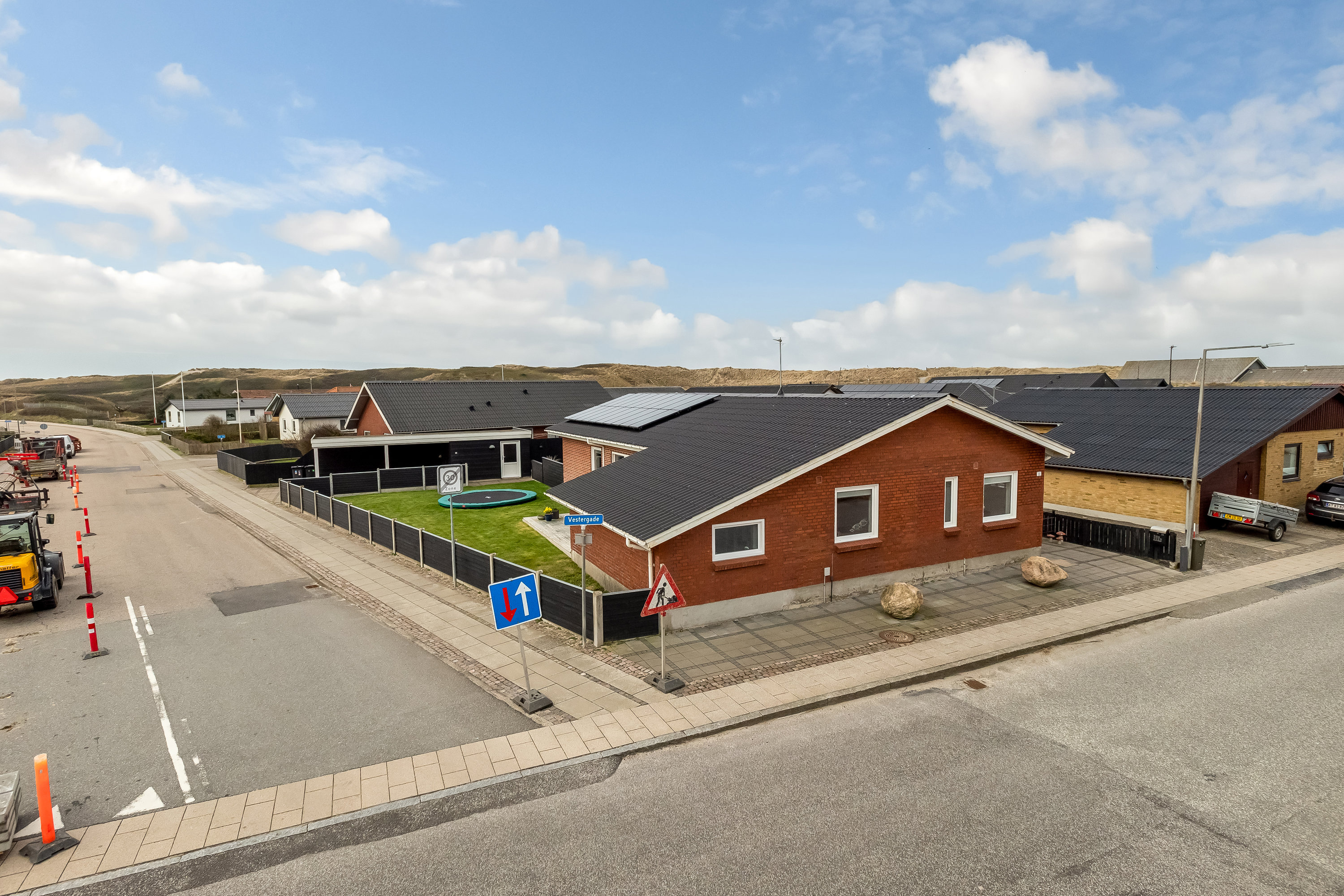 Fremhævet ejendommen billede i fuldskærmstilstand. Billede af Vestergade 11, 6960 Hvide Sande