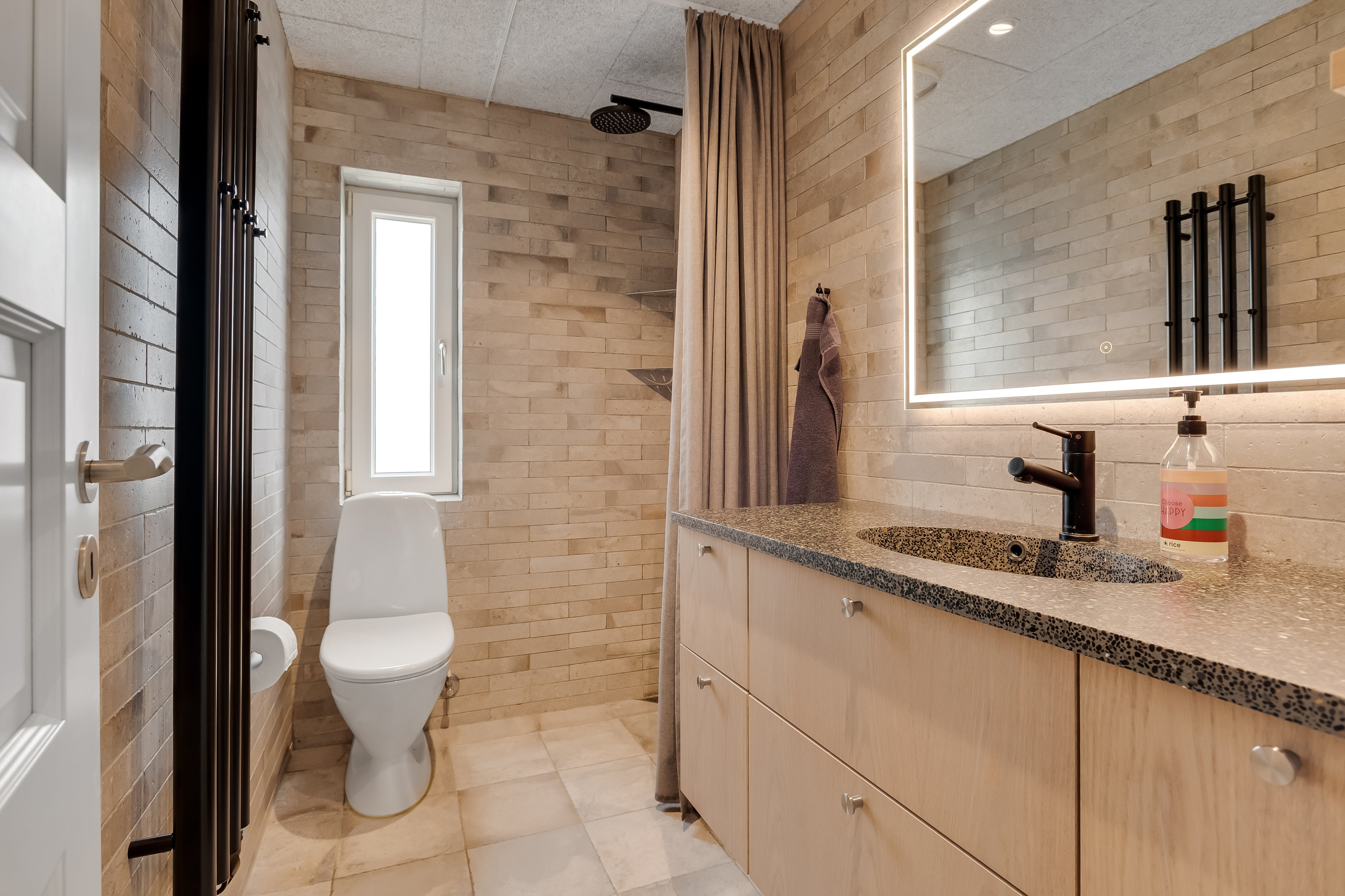 Fremhævet badeværelse billede i fuldskærmstilstand. Billede af Vestergade 11, 6960 Hvide Sande