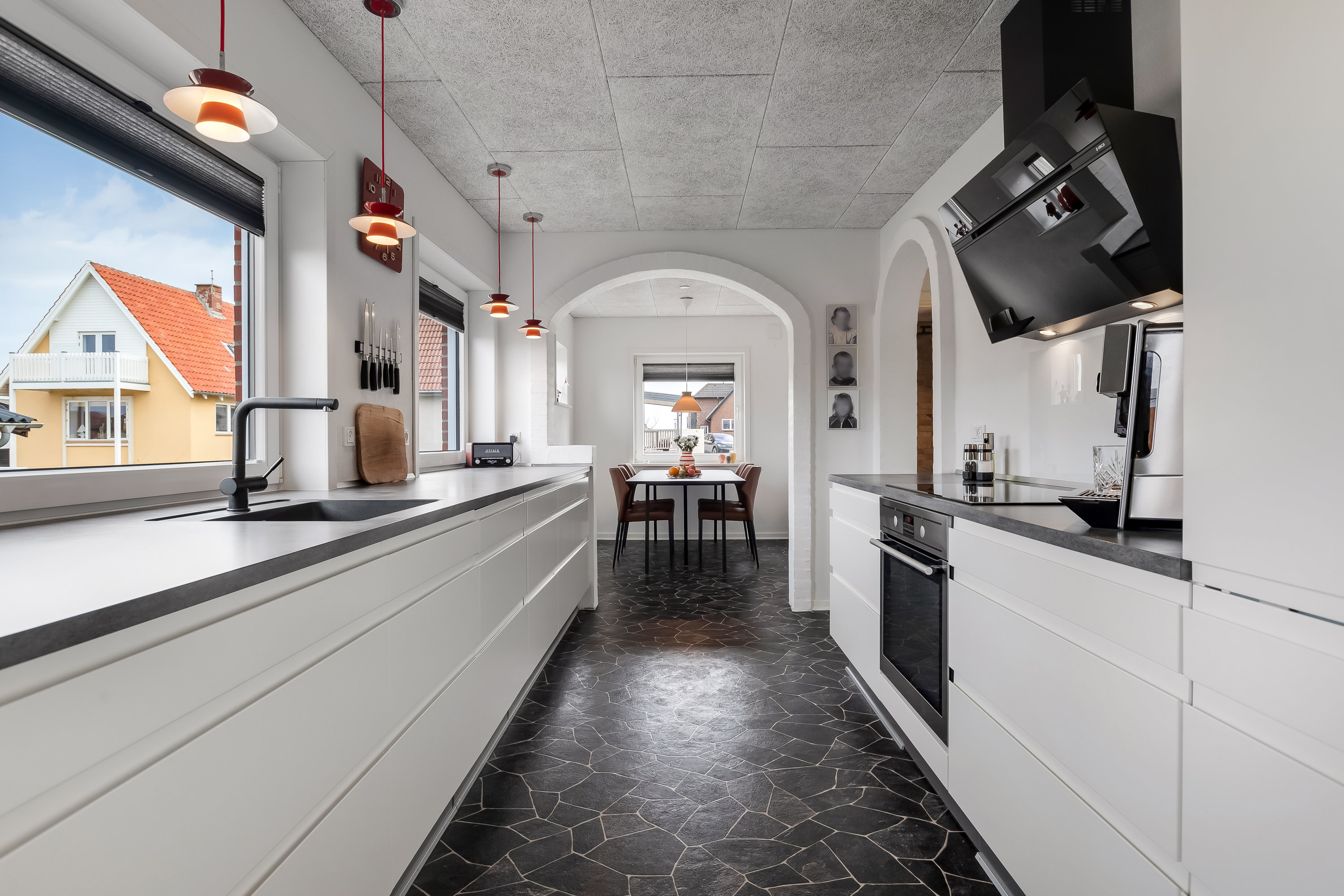 Fremhævet køkken billede i fuldskærmstilstand. Billede af Vestergade 11, 6960 Hvide Sande