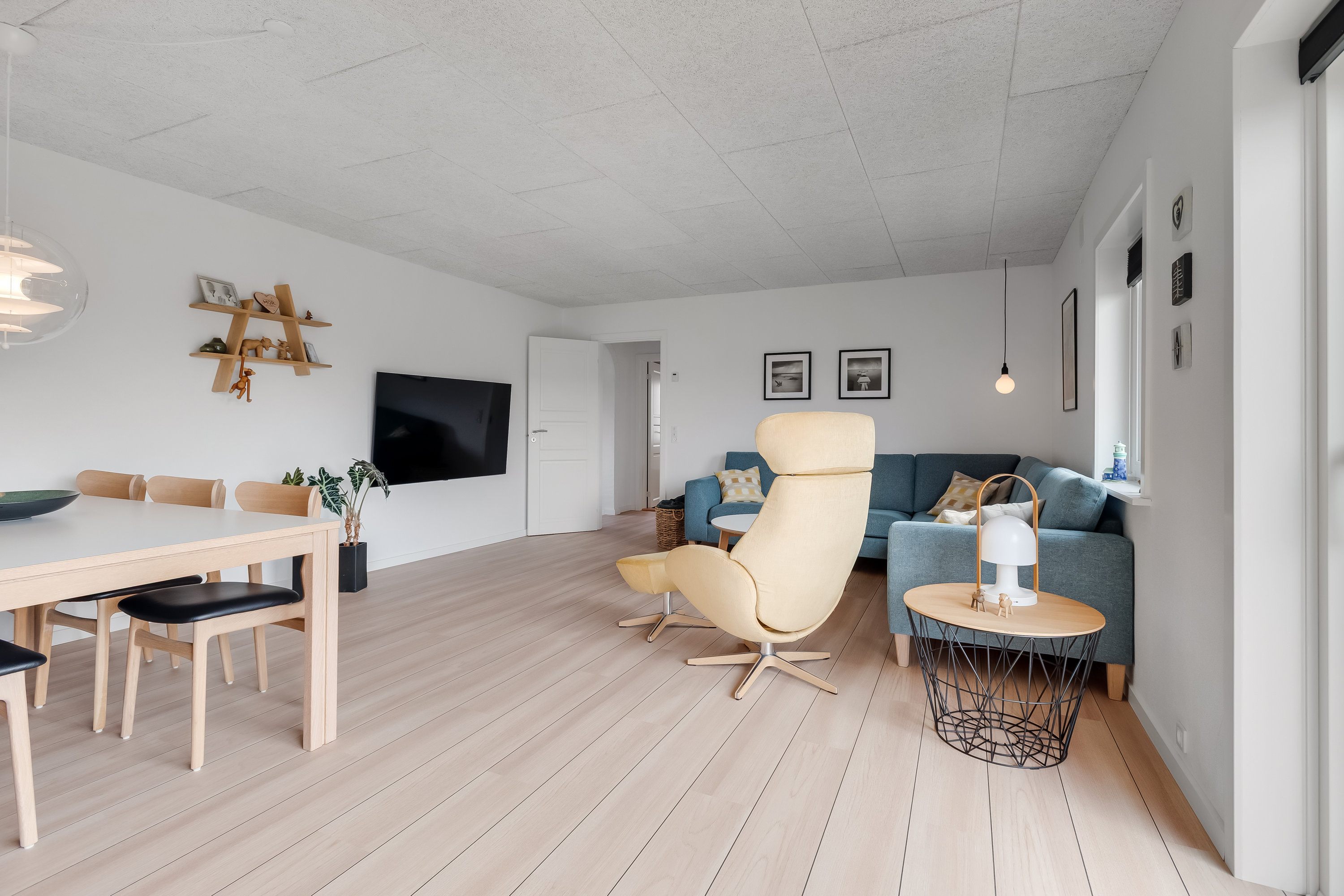 Fremhævet stue billede i fuldskærmstilstand. Billede af Vestergade 11, 6960 Hvide Sande