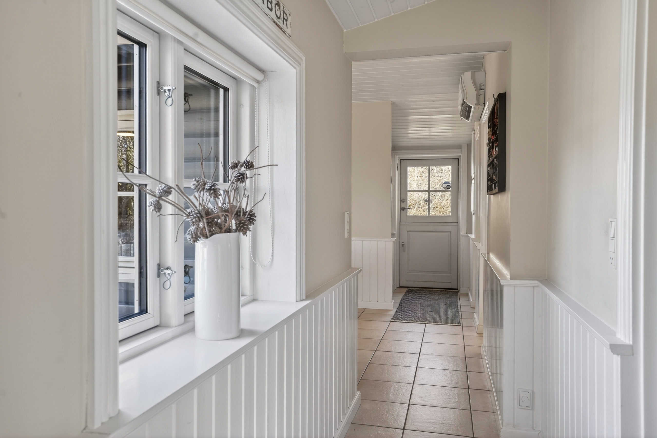 Fremhævet entré billede i fuldskærmstilstand. Billede af Storhøjs Alle 9, Strand Esbønderup, 3250 Gilleleje