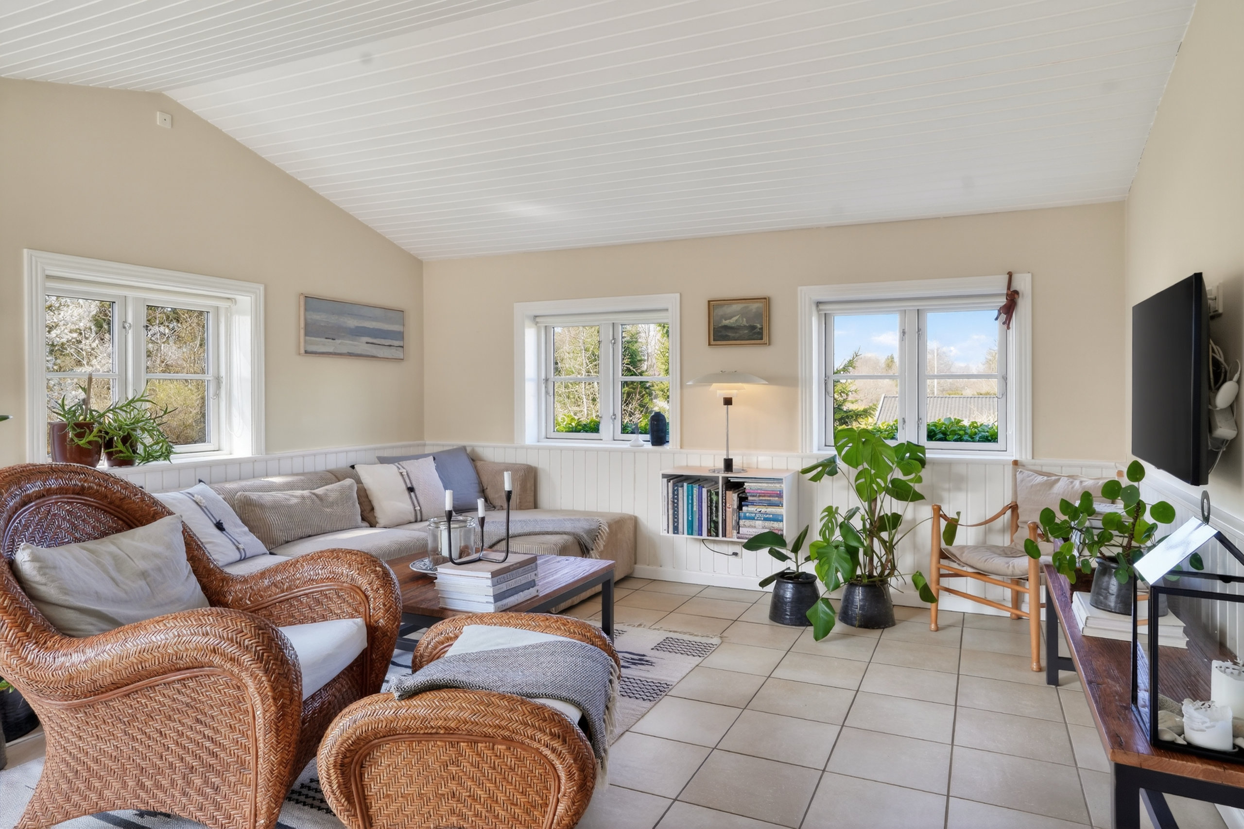 Miniaturebillede 2: stue. Billede af Storhøjs Alle 9, Strand Esbønderup, 3250 Gilleleje