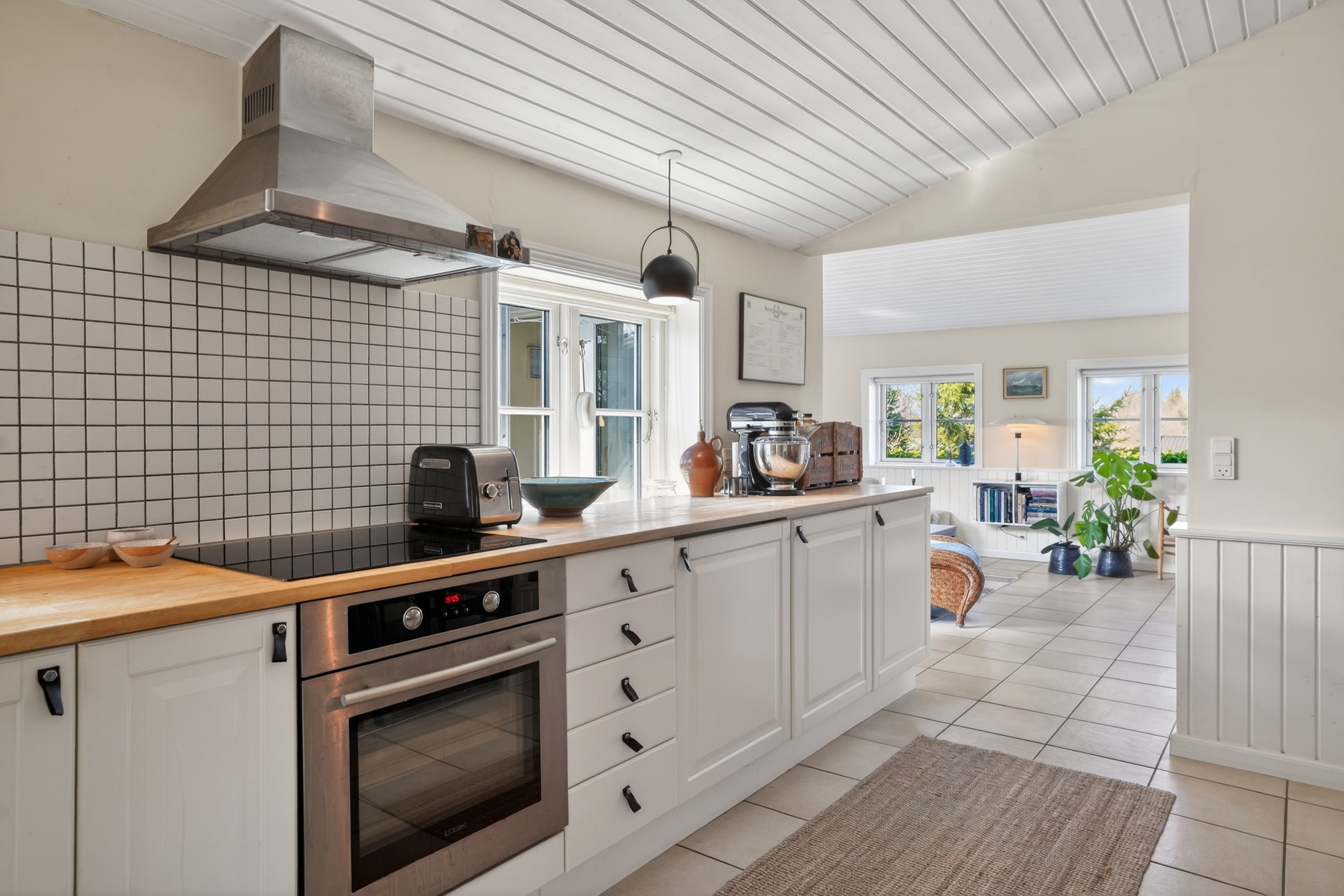 Fremhævet køkken billede i fuldskærmstilstand. Billede af Storhøjs Alle 9, Strand Esbønderup, 3250 Gilleleje