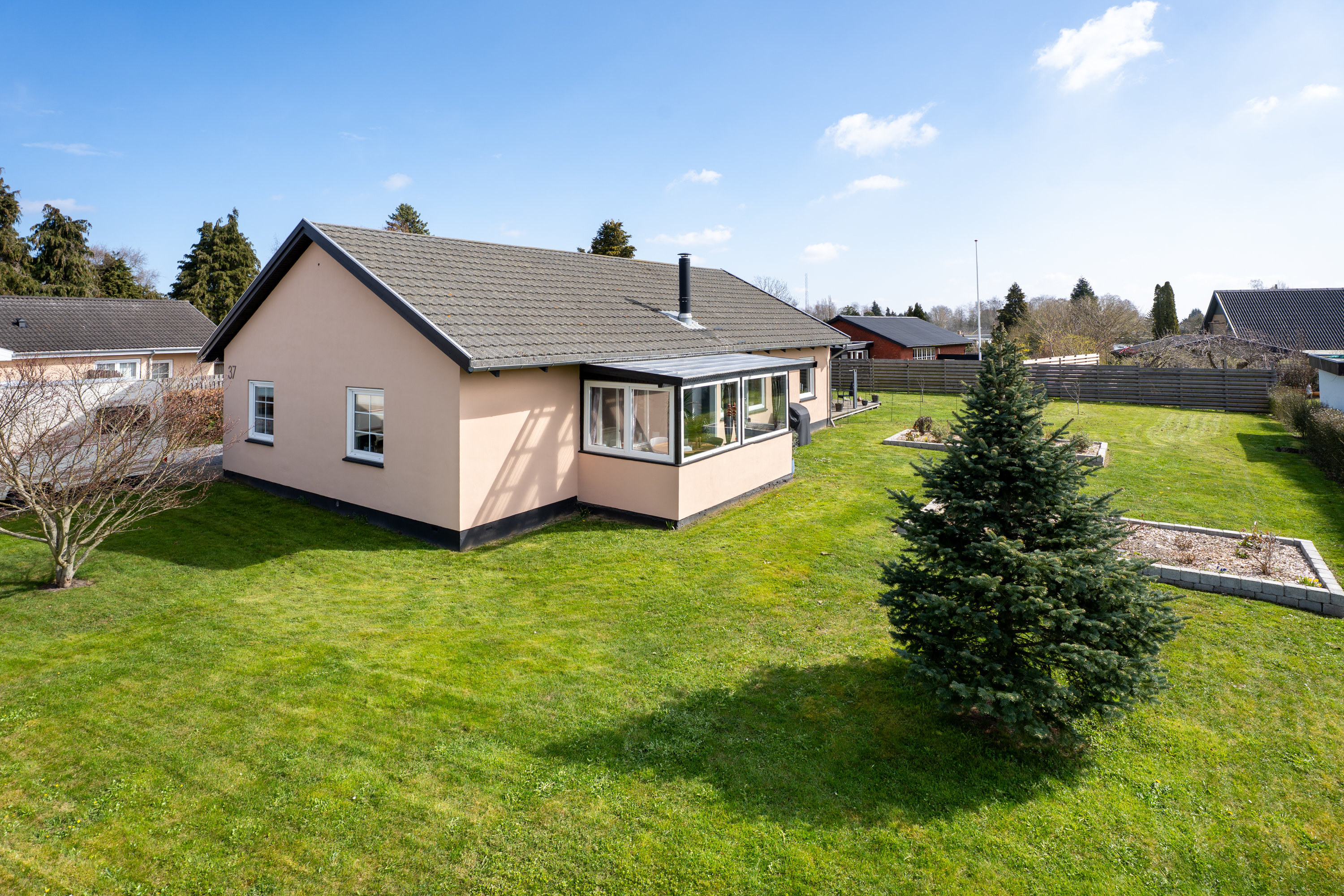 Fremhævet mastefoto billede i fuldskærmstilstand. Billede af Skovvej 37, 4840 Nørre Alslev