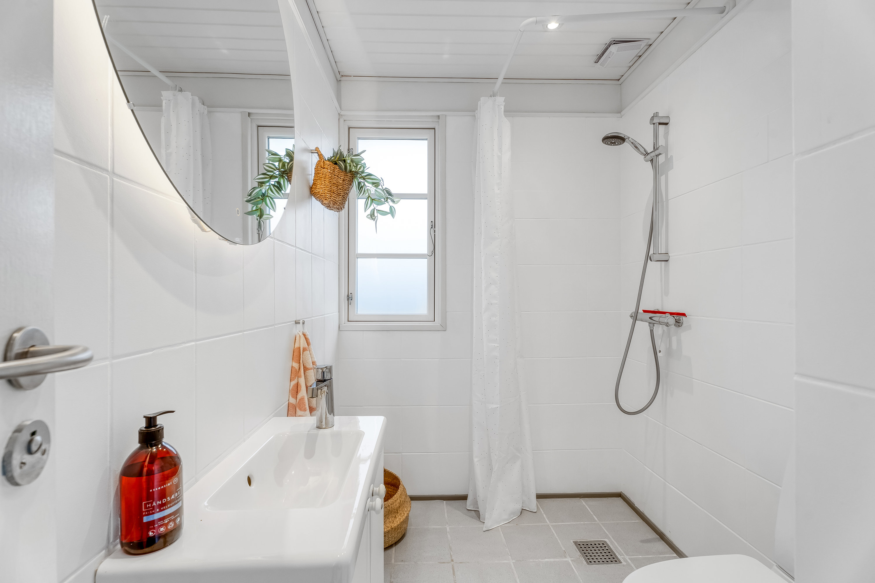 Miniaturebillede 1: badeværelse. Billede af Stubbegårdsparken 59, 4900 Nakskov