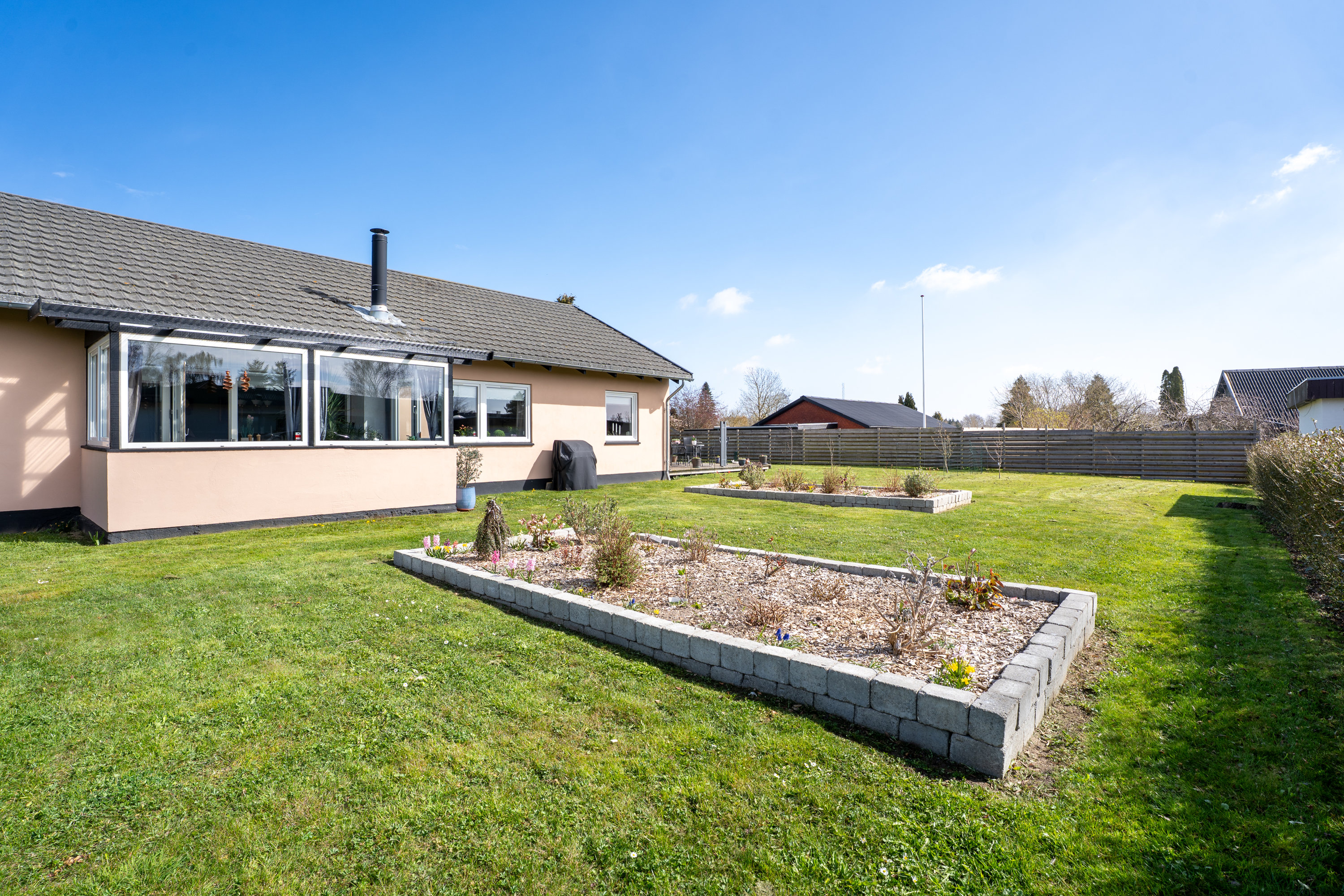 Fremhævet have billede i fuldskærmstilstand. Billede af Skovvej 37, 4840 Nørre Alslev