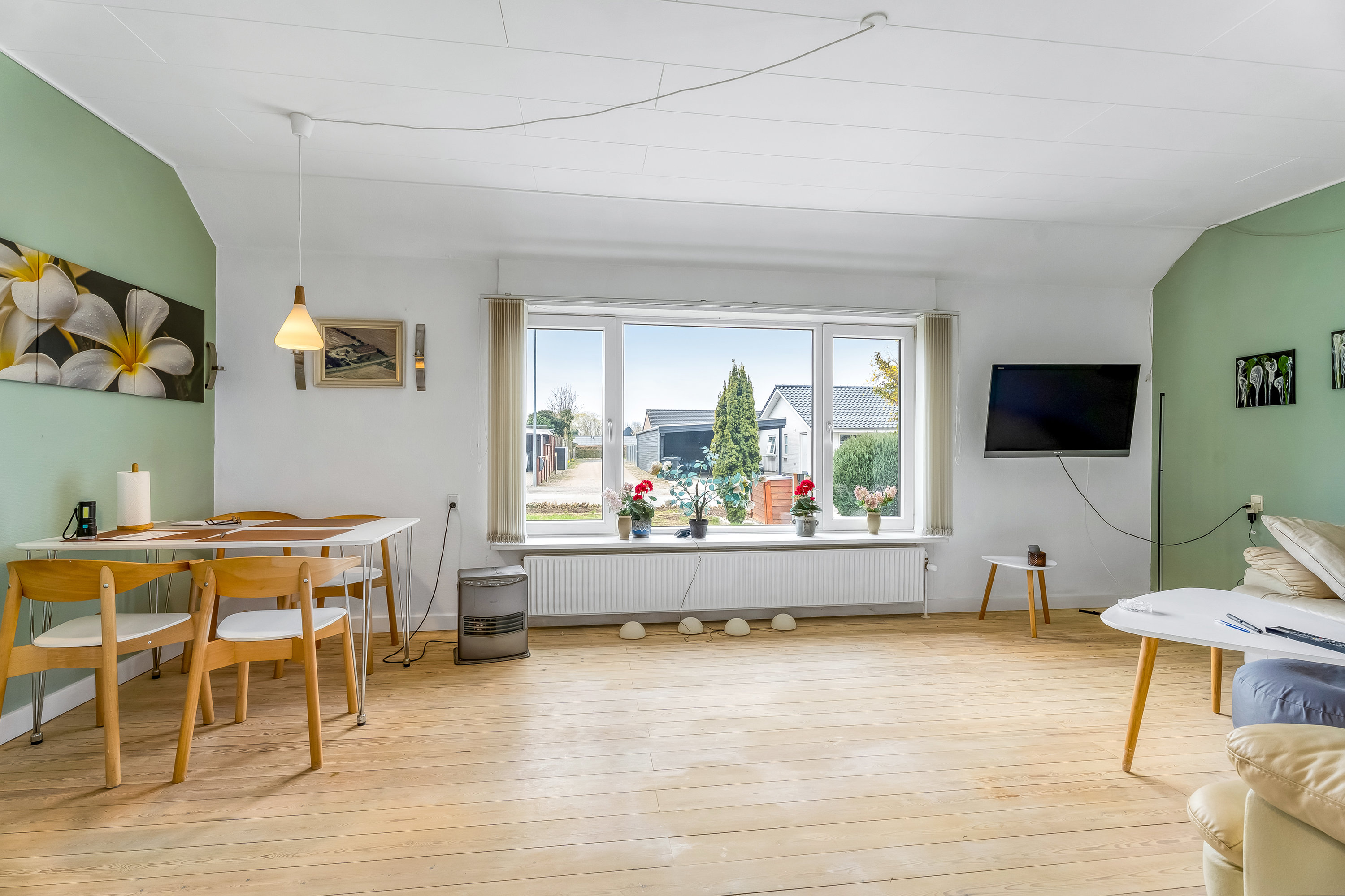 Fremhævet stue billede i fuldskærmstilstand. Billede af Højagervej 3, 4800 Nykøbing F